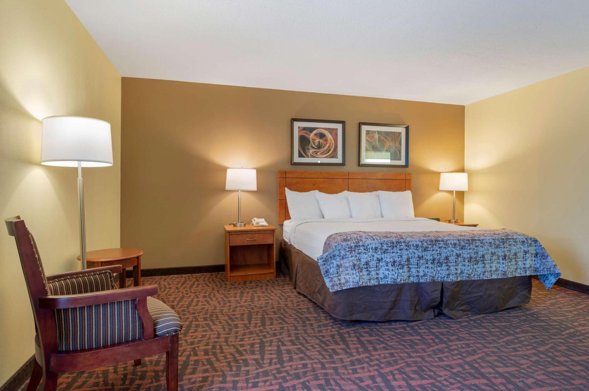 Best Western Louisville East Inn & Suites photo 16