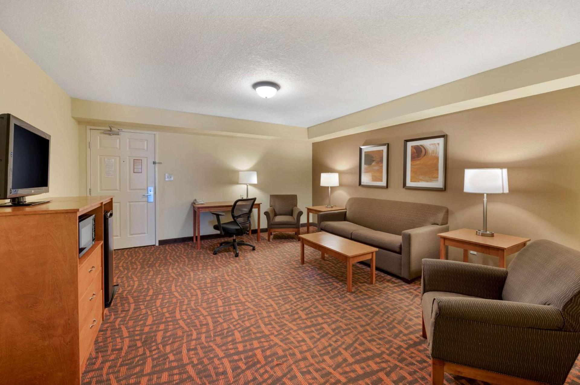 Best Western Louisville East Inn & Suites photo 10