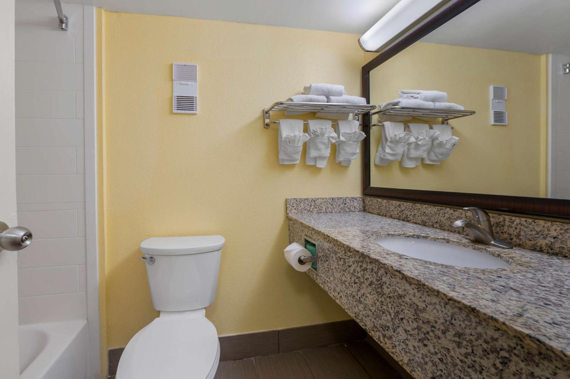 Best Western Louisville East Inn & Suites photo 18