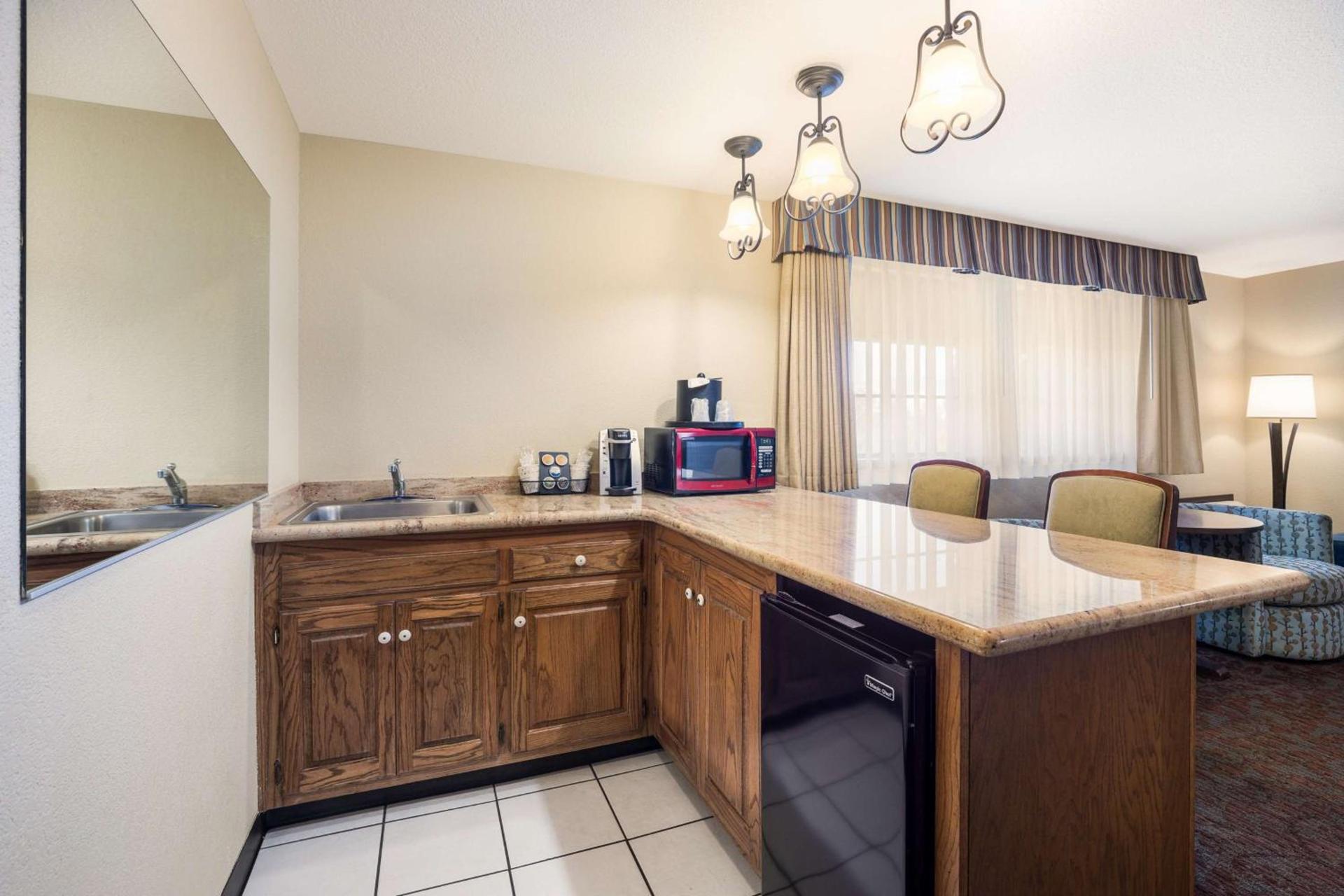 Best Western Windsor Inn photo 11