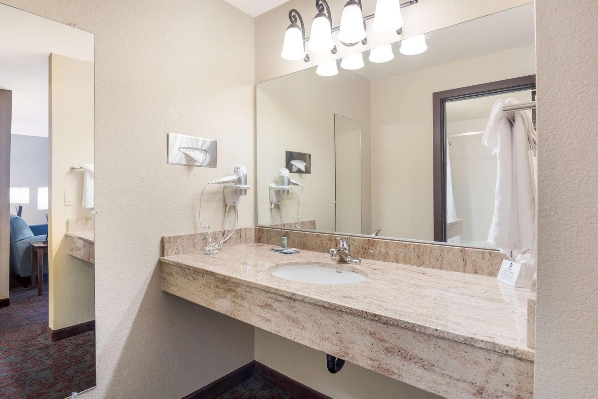 Best Western Windsor Inn photo 35