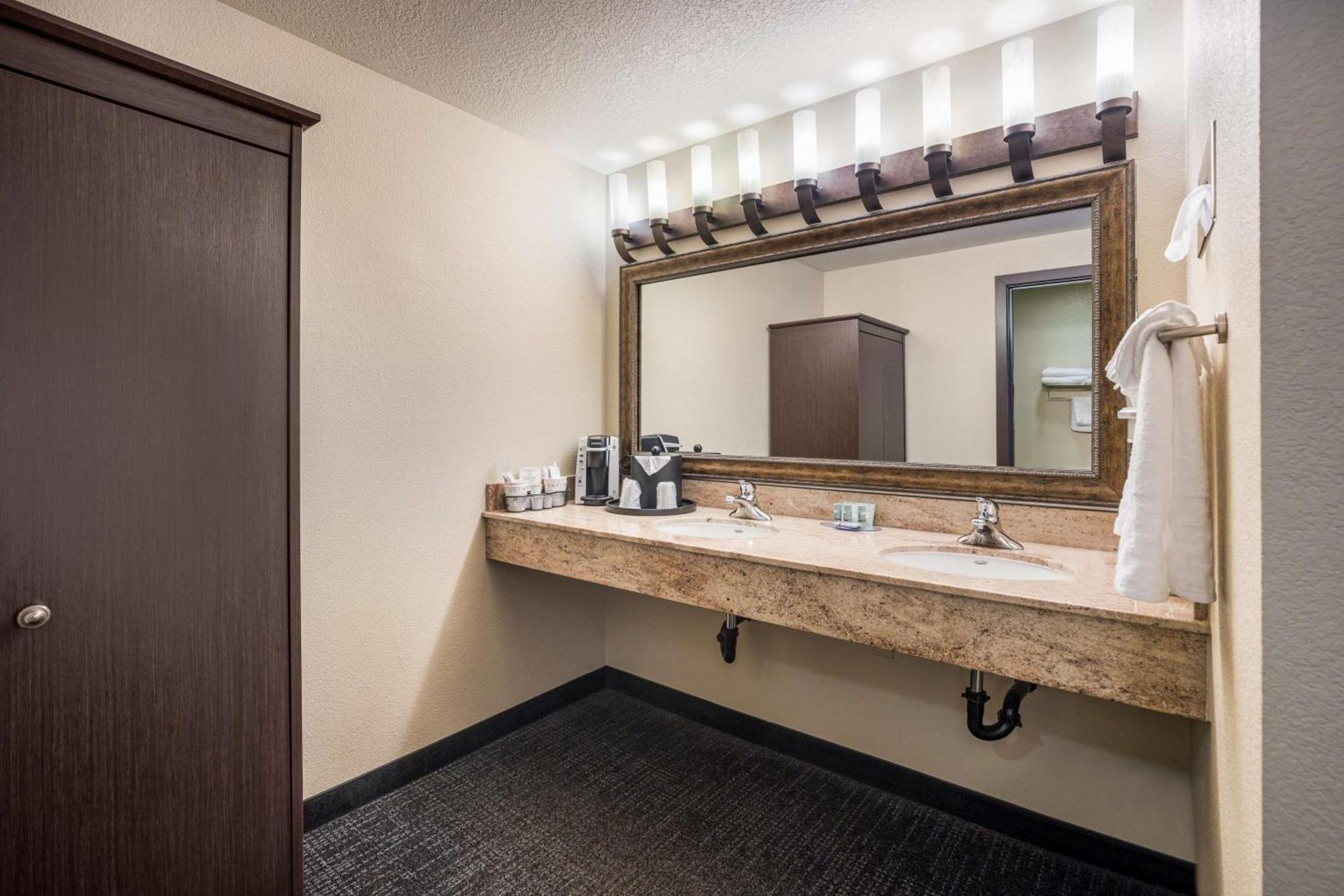 Best Western Windsor Inn photo 34