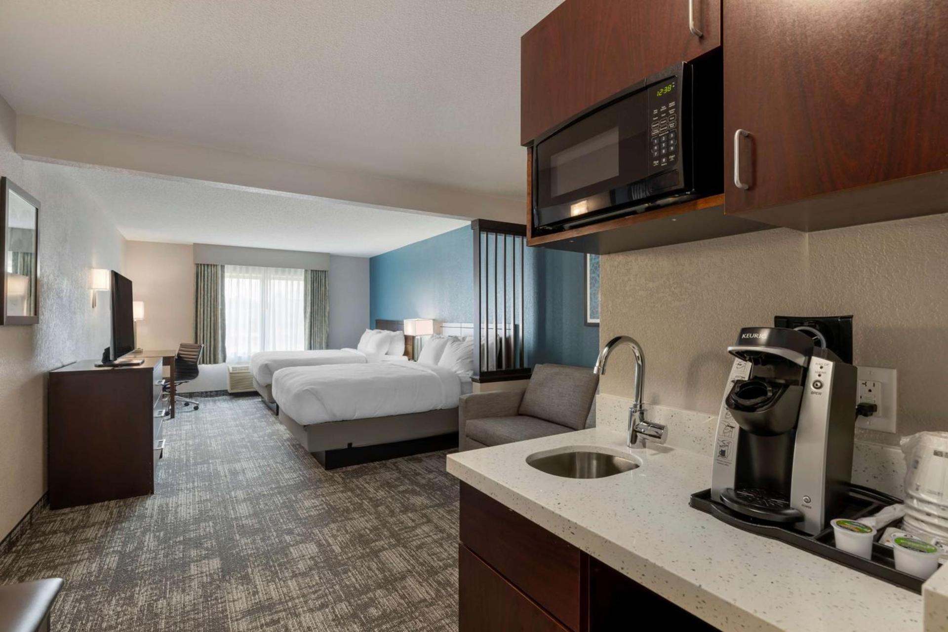 Best Western Watertown Inn & Suites photo 3