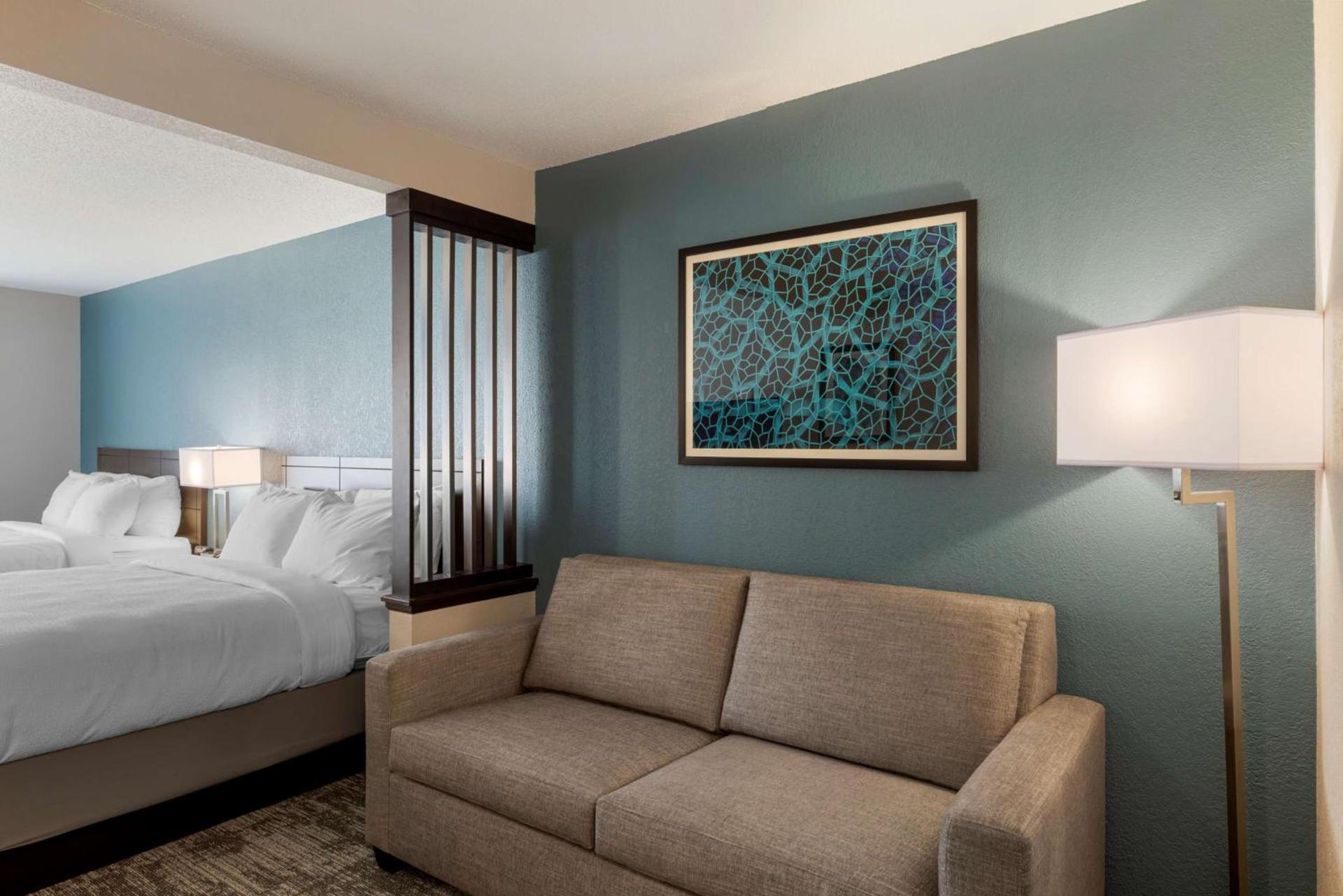 Best Western Watertown Inn & Suites photo 12