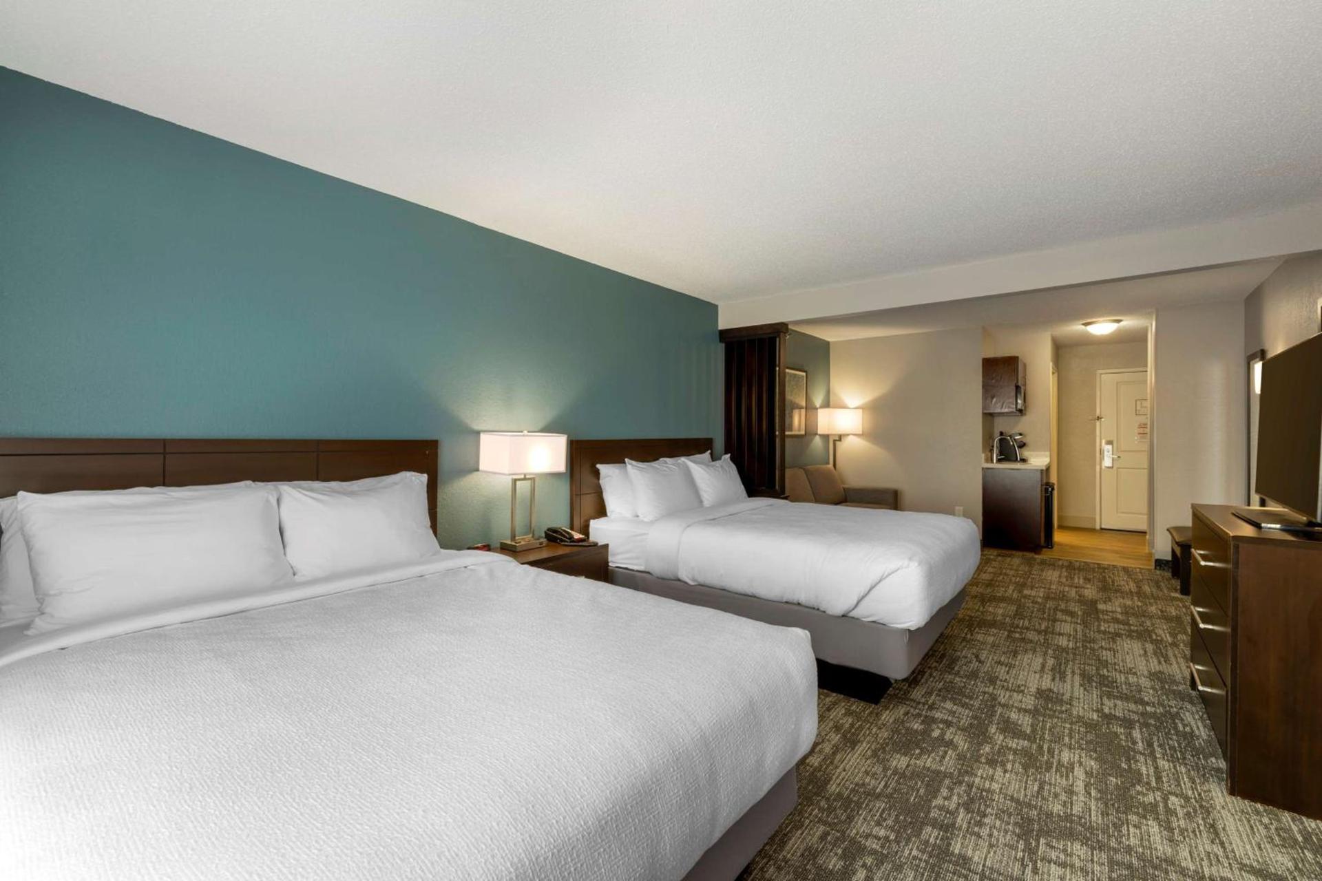 Best Western Watertown Inn & Suites photo 13