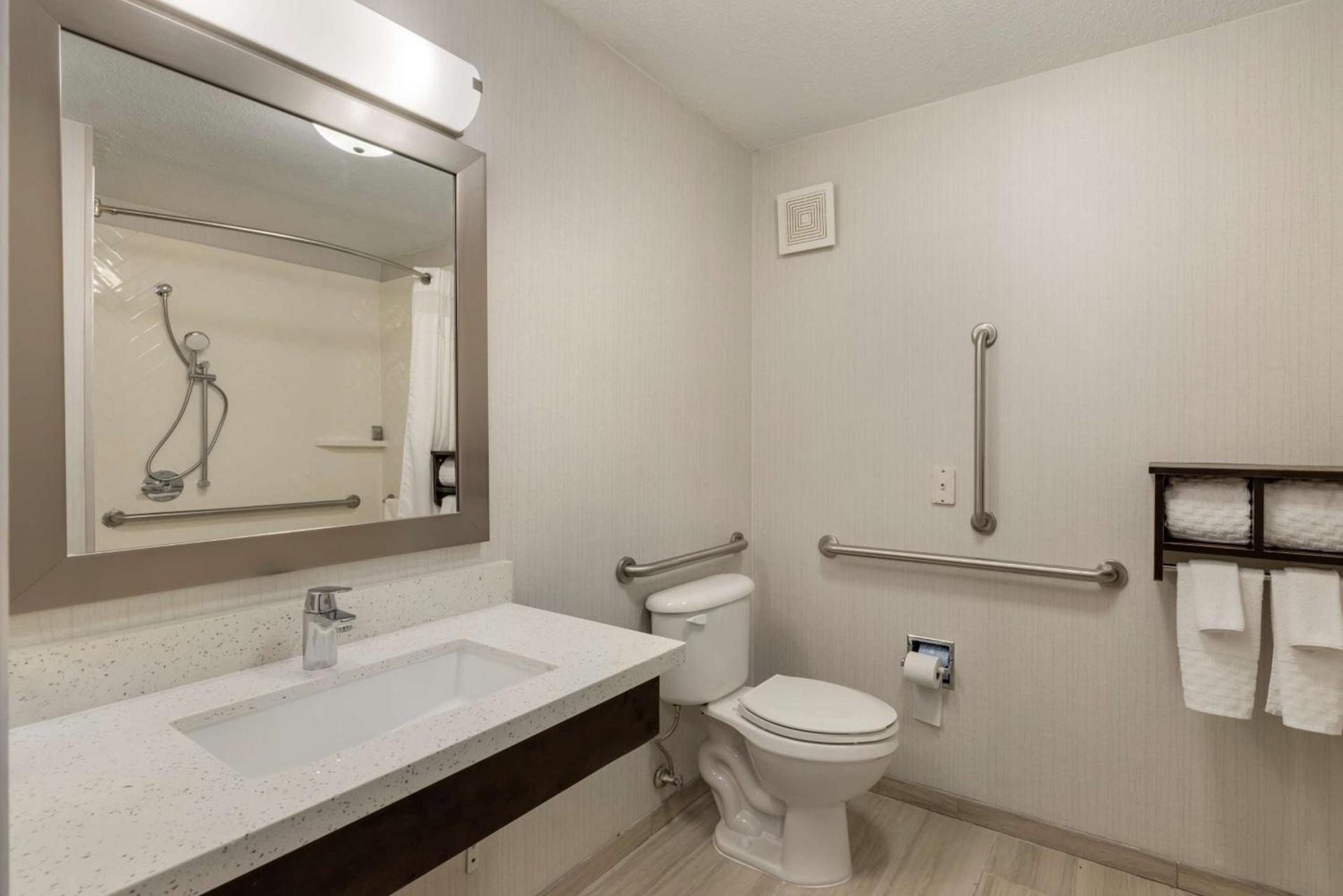 Best Western Watertown Inn & Suites photo 28