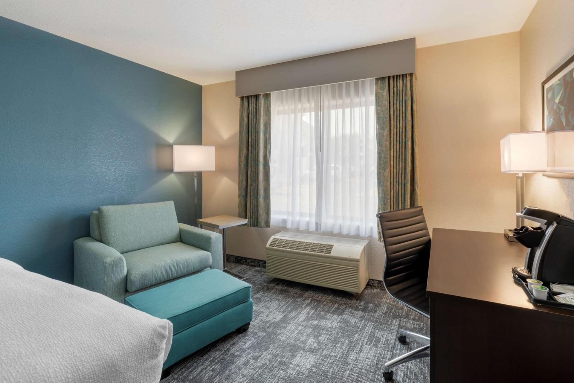 Best Western Watertown Inn & Suites photo 15