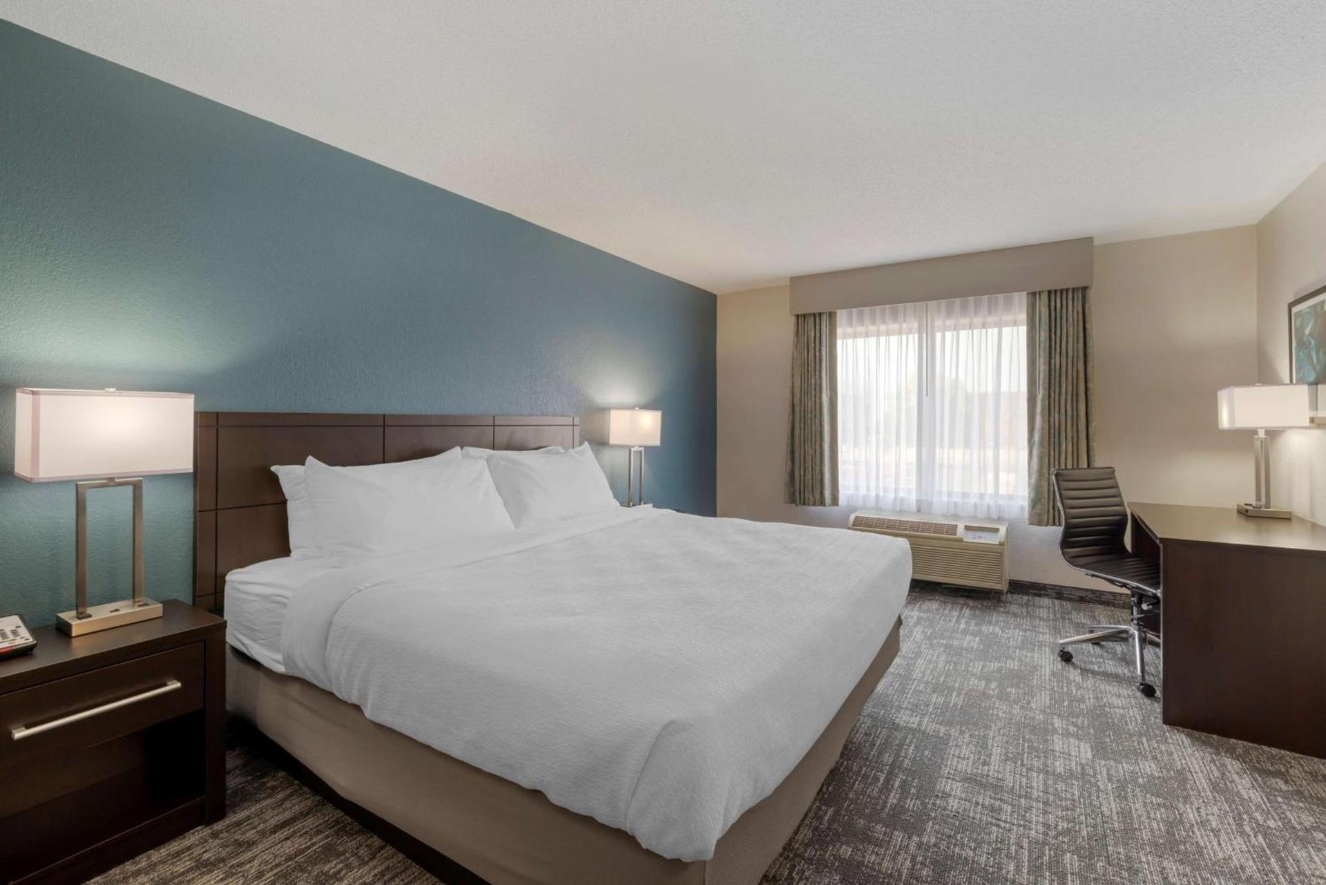 Best Western Watertown Inn & Suites photo 16