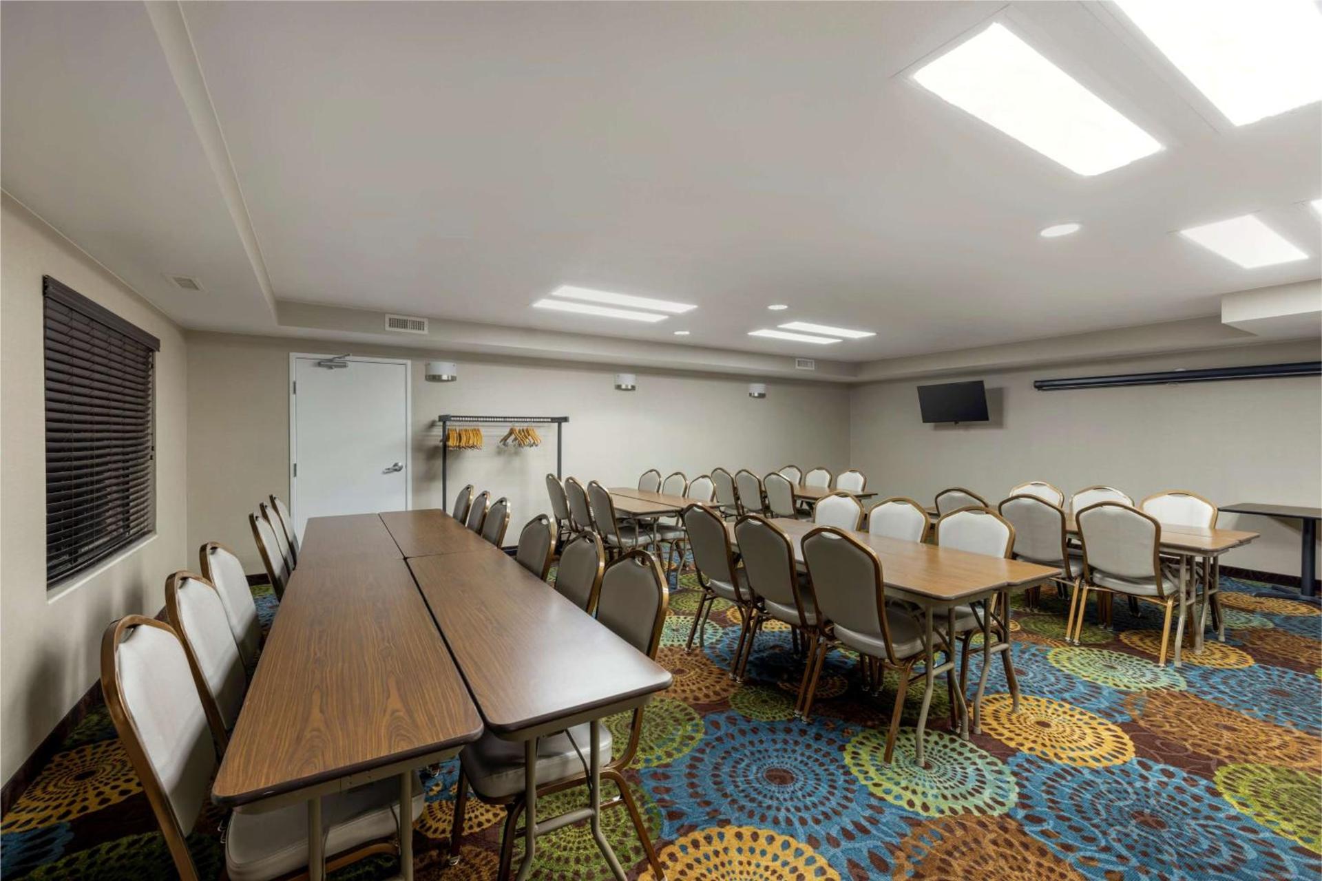 Best Western Watertown Inn & Suites photo 7