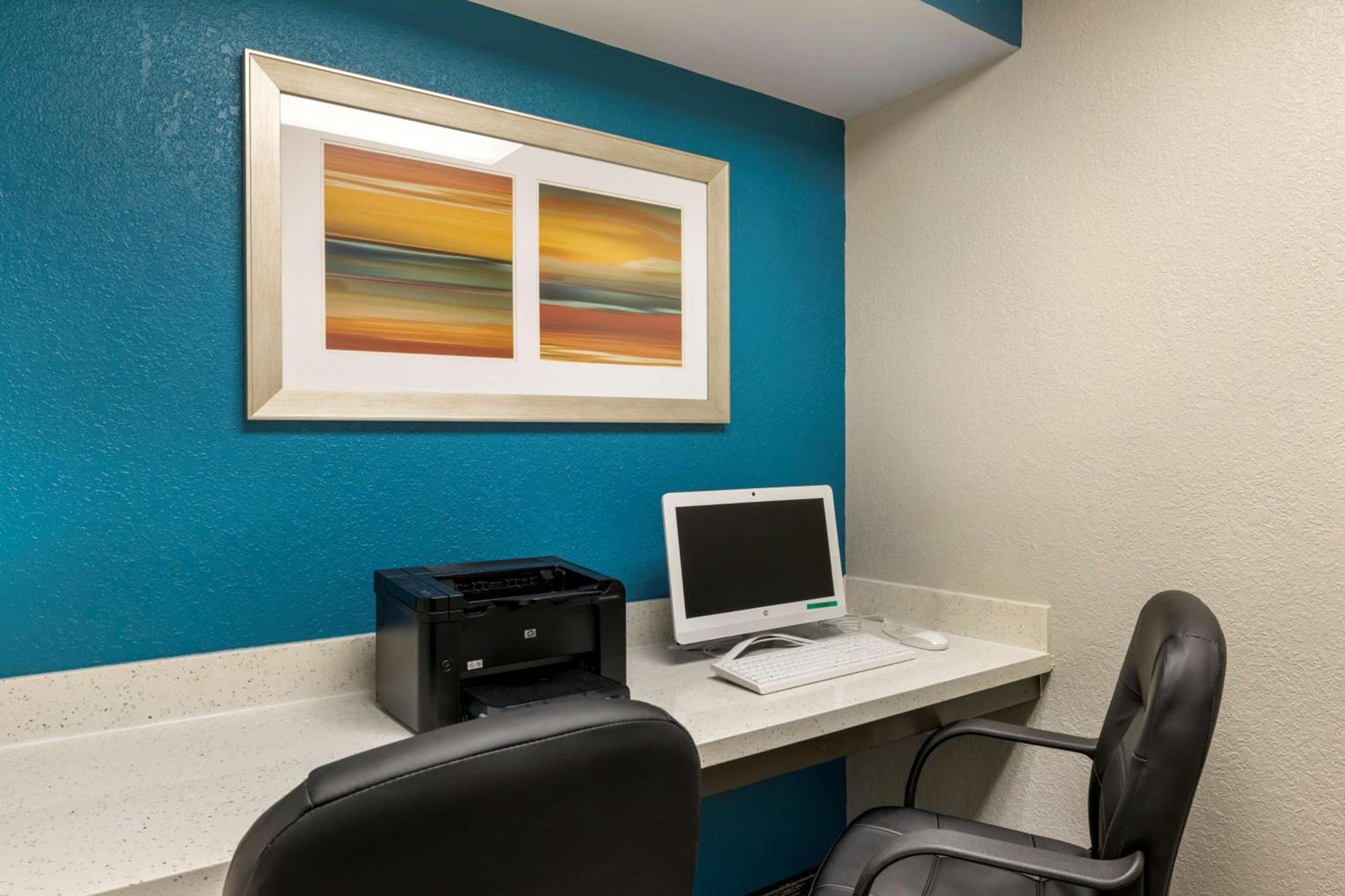 Best Western Watertown Inn & Suites photo 32