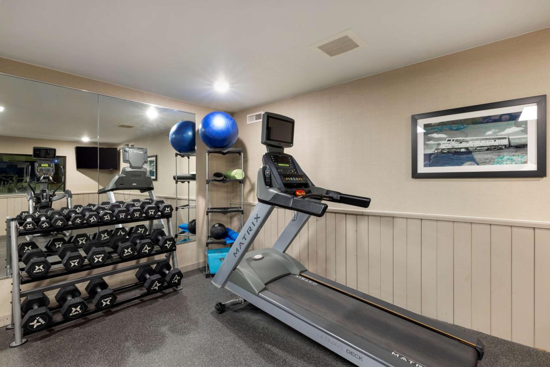 Best Western Watertown Inn & Suites photo 33