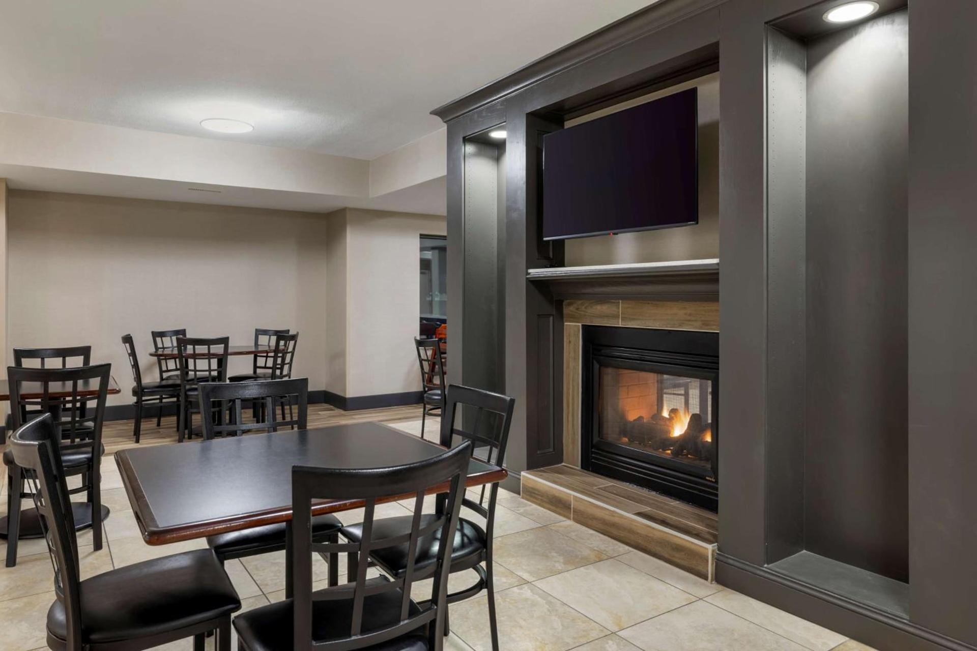 Best Western Watertown Inn & Suites photo 35