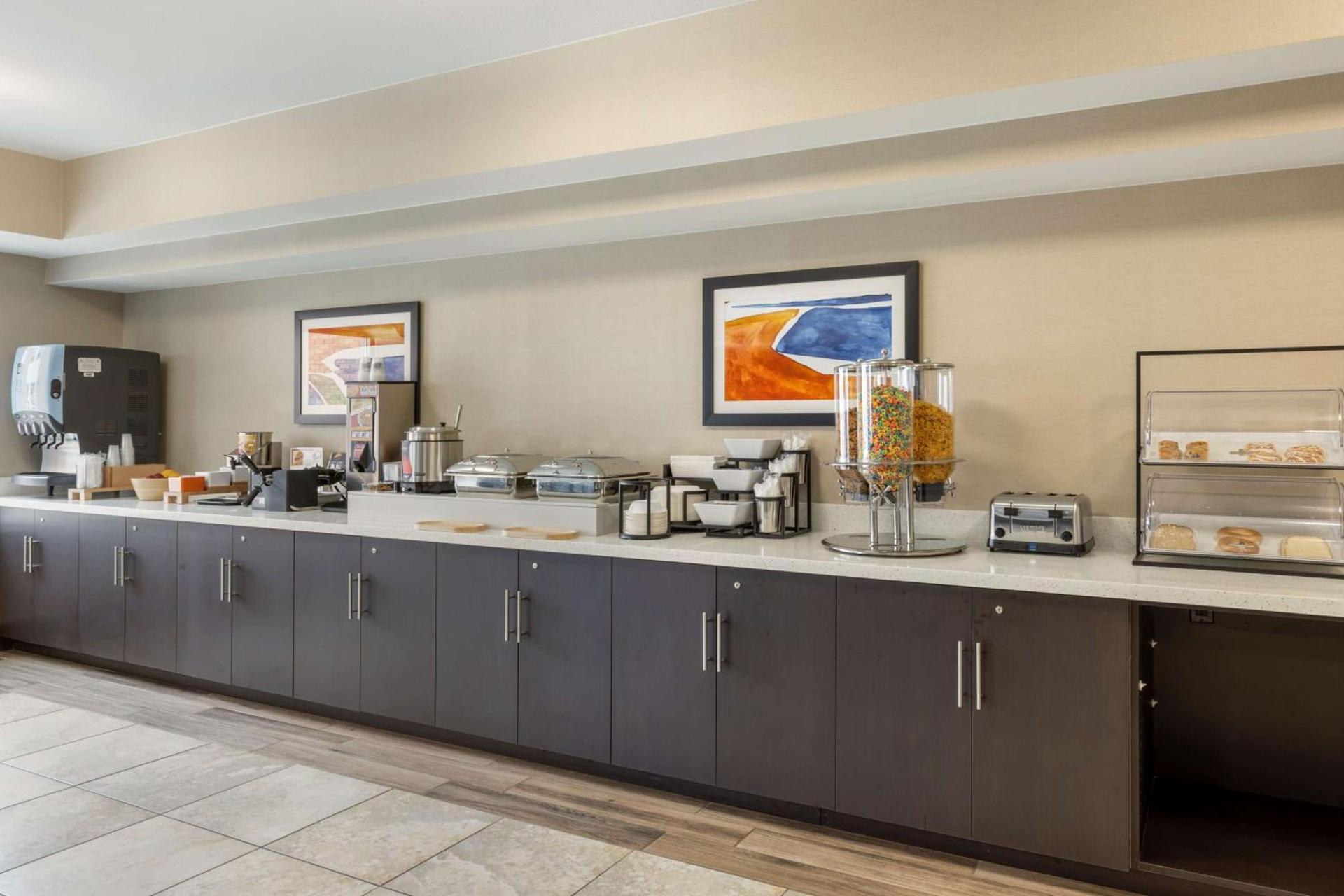 Best Western Watertown Inn & Suites photo 34