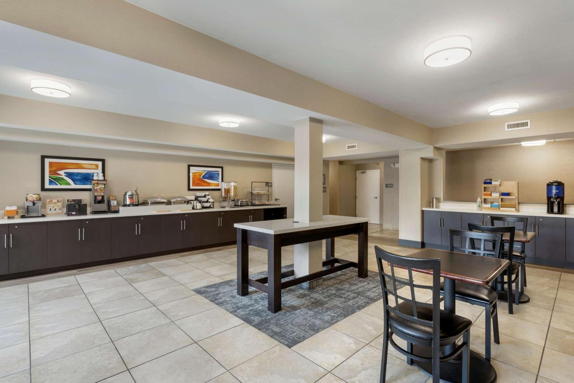 Best Western Watertown Inn & Suites photo 5