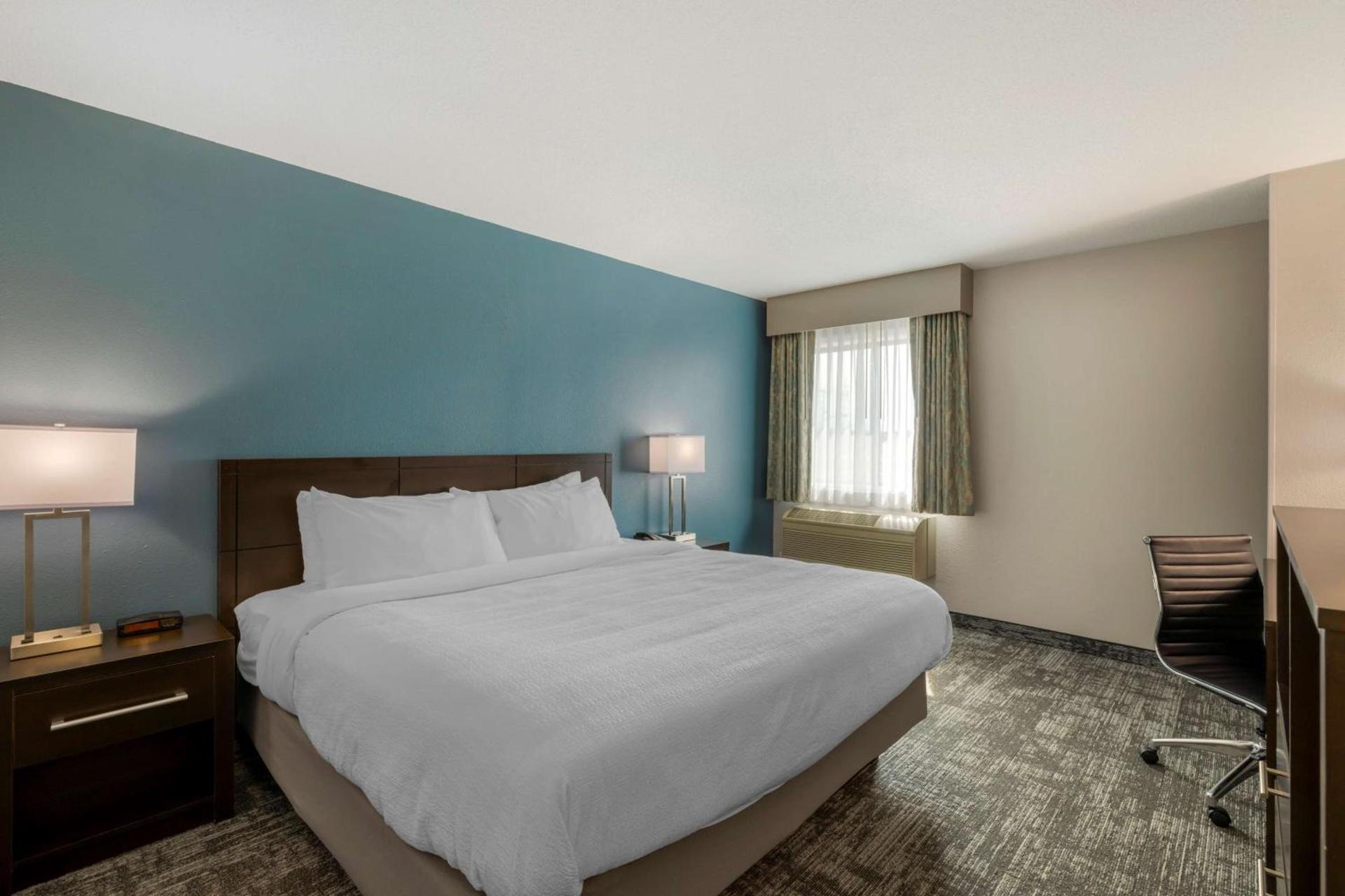 Best Western Watertown Inn & Suites photo 20