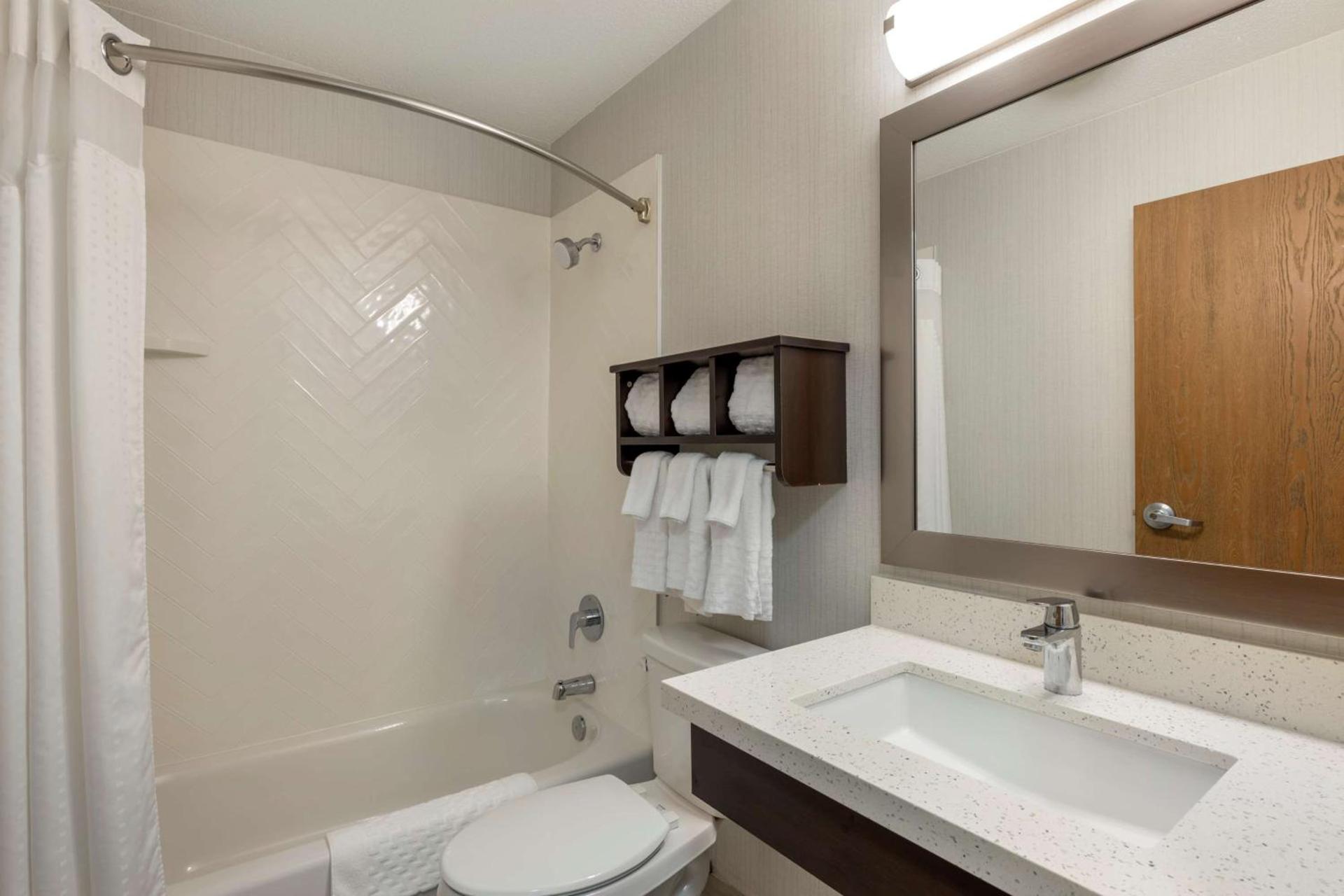 Best Western Watertown Inn & Suites photo 26