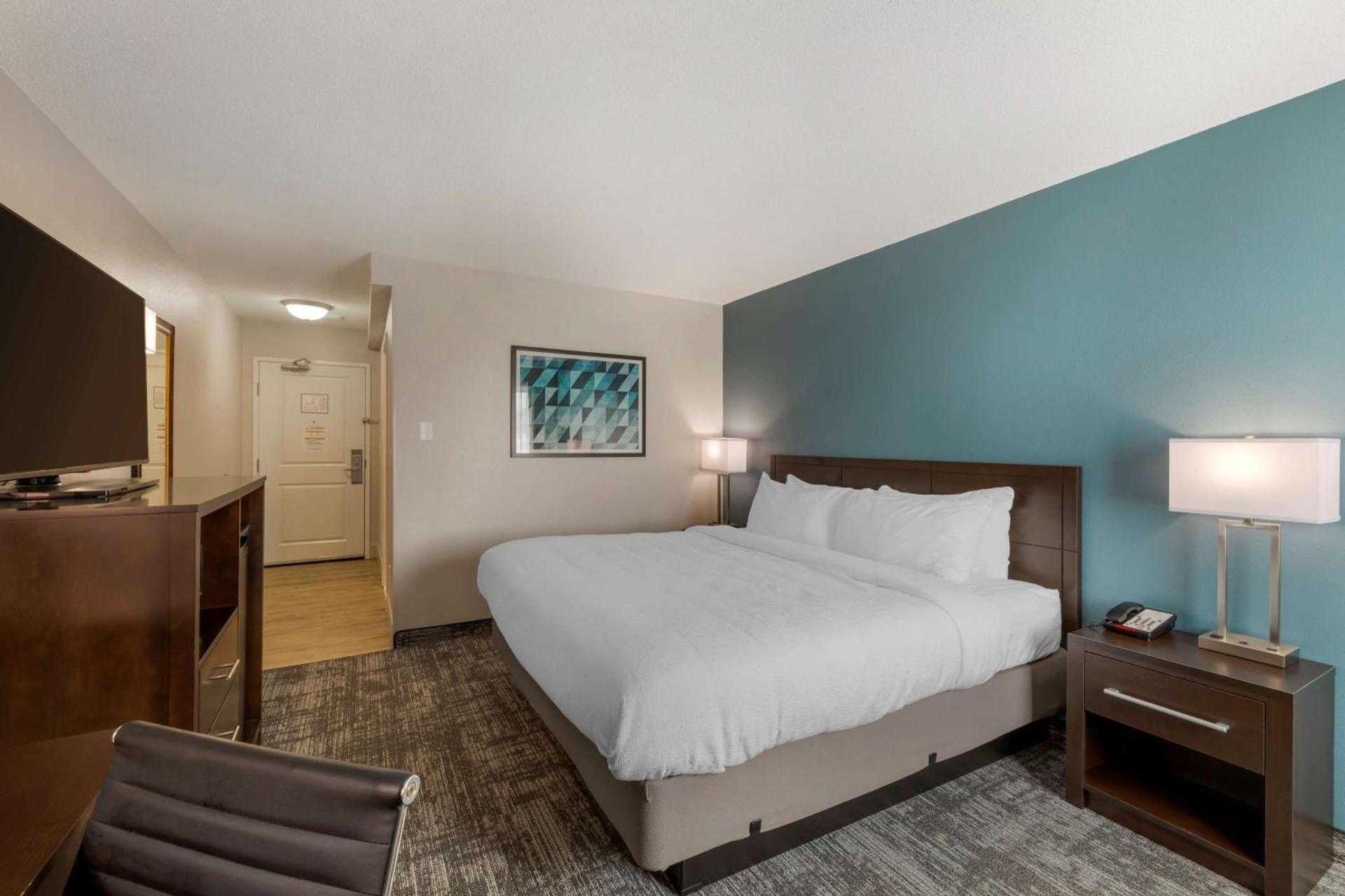 Best Western Watertown Inn & Suites photo 21