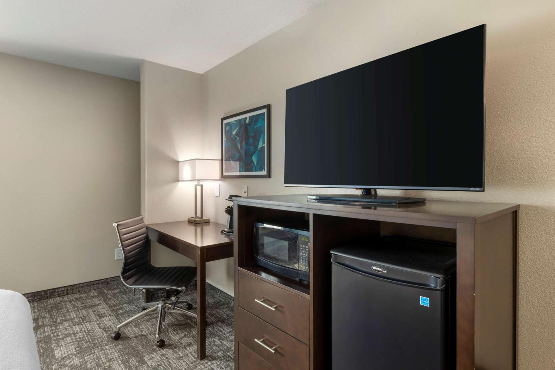 Best Western Watertown Inn & Suites photo 22
