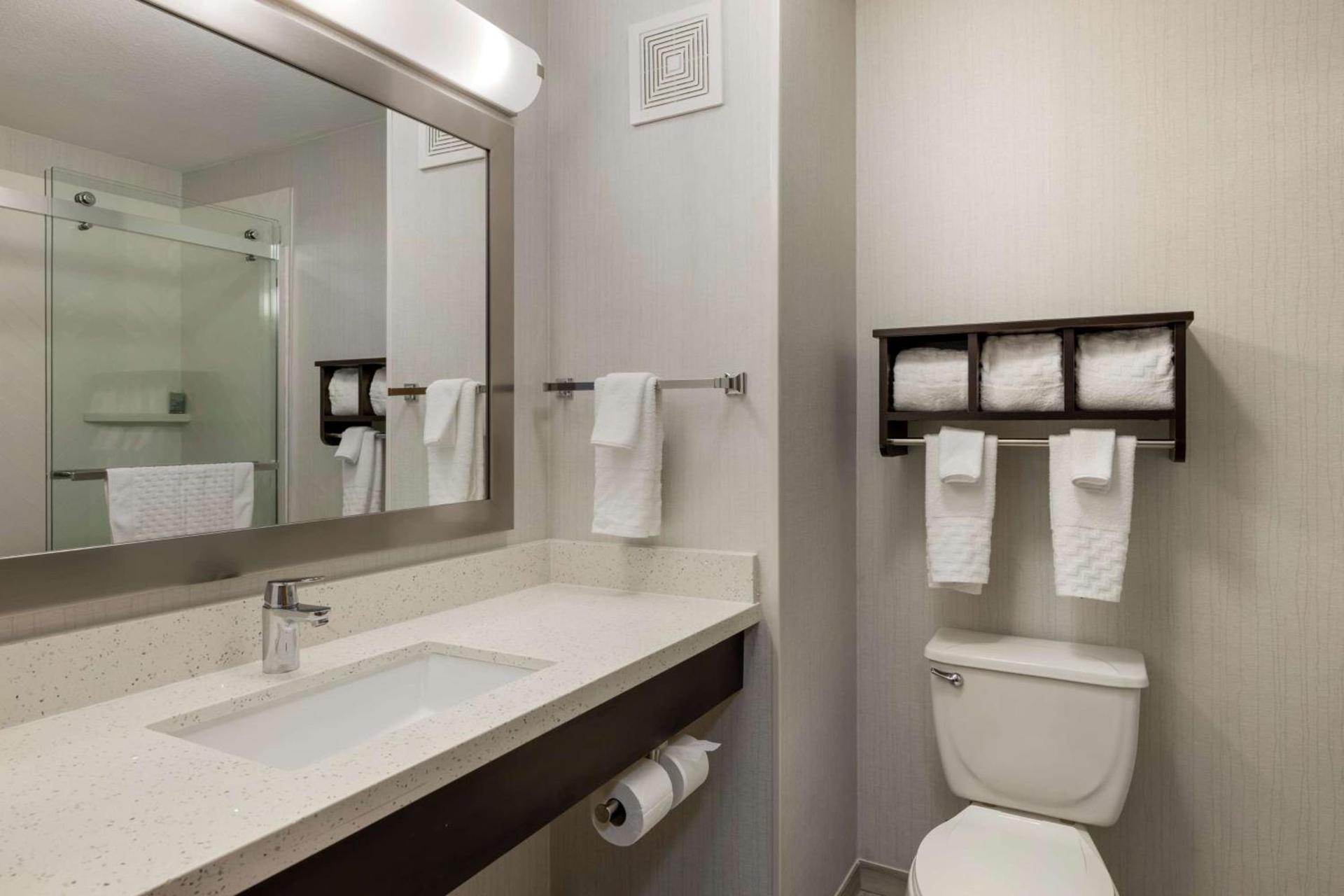 Best Western Watertown Inn & Suites photo 27