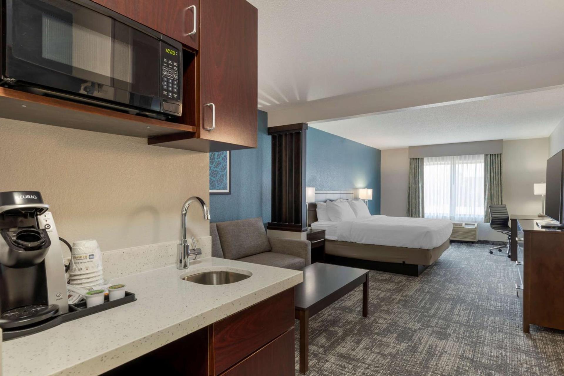 Best Western Watertown Inn & Suites photo 23