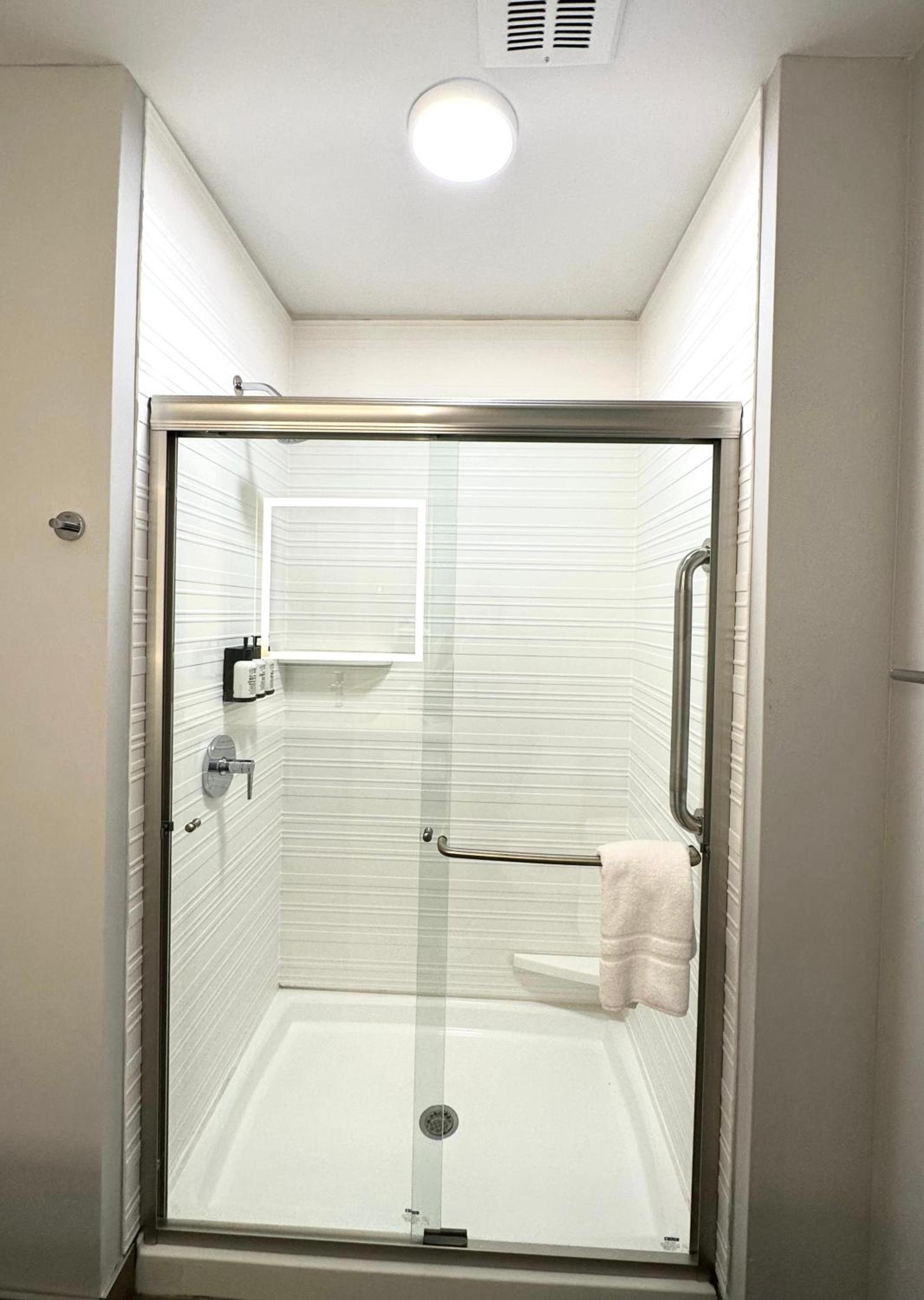 AVID Hotels - Fort Wayne North by IHG photo 23
