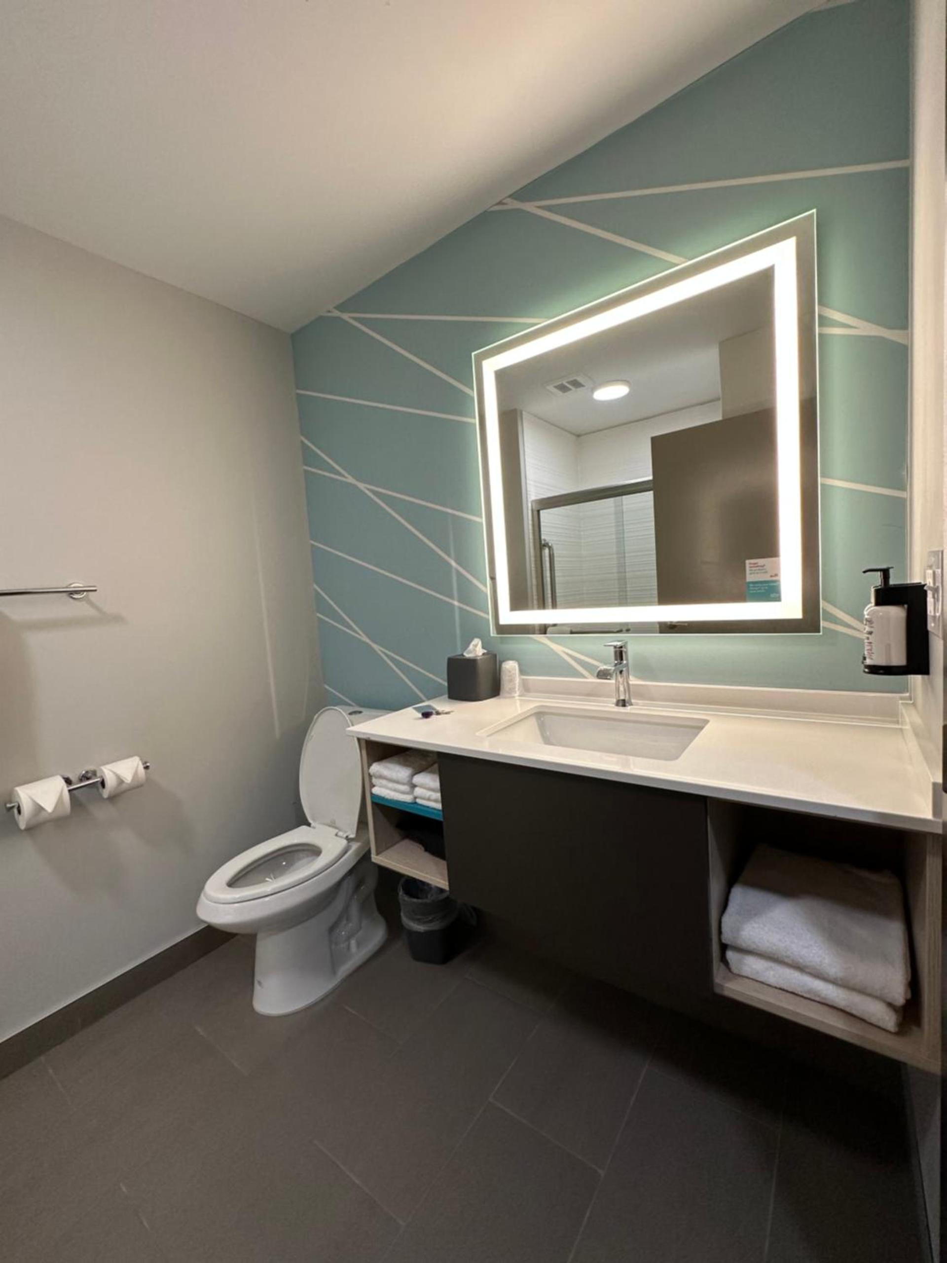 AVID Hotels - Fort Wayne North by IHG photo 21