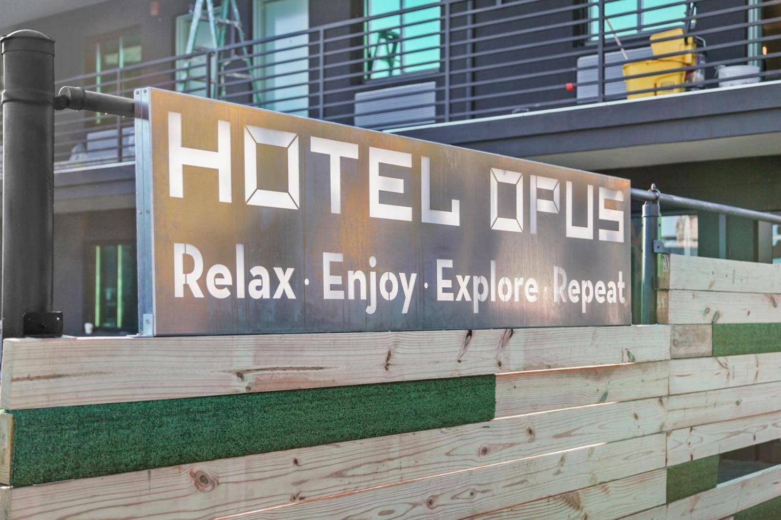 Hotel OPUS Bronx Near Bay Plaza Mall photo 10
