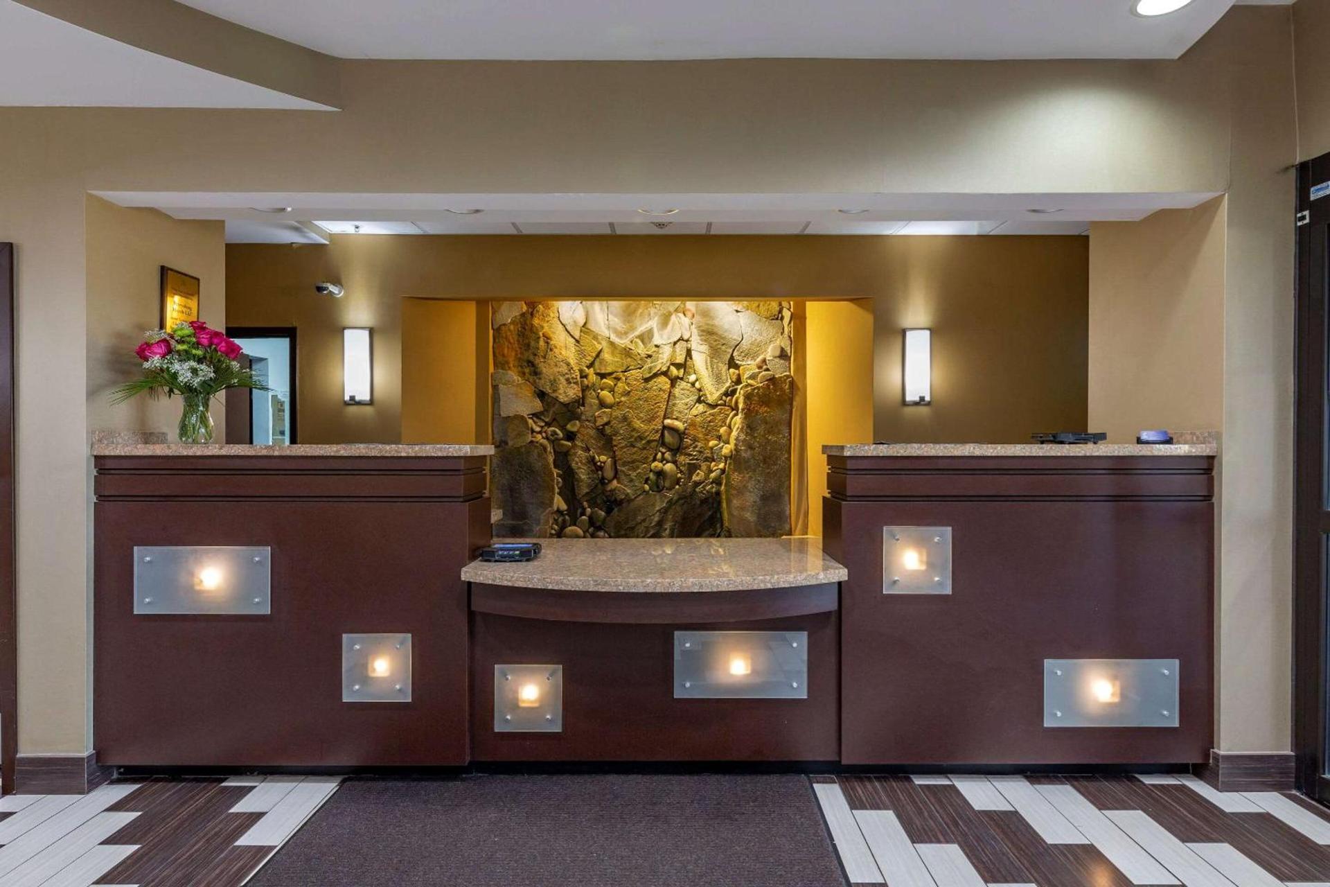 Comfort Suites Perrysburg - Toledo South photo 3