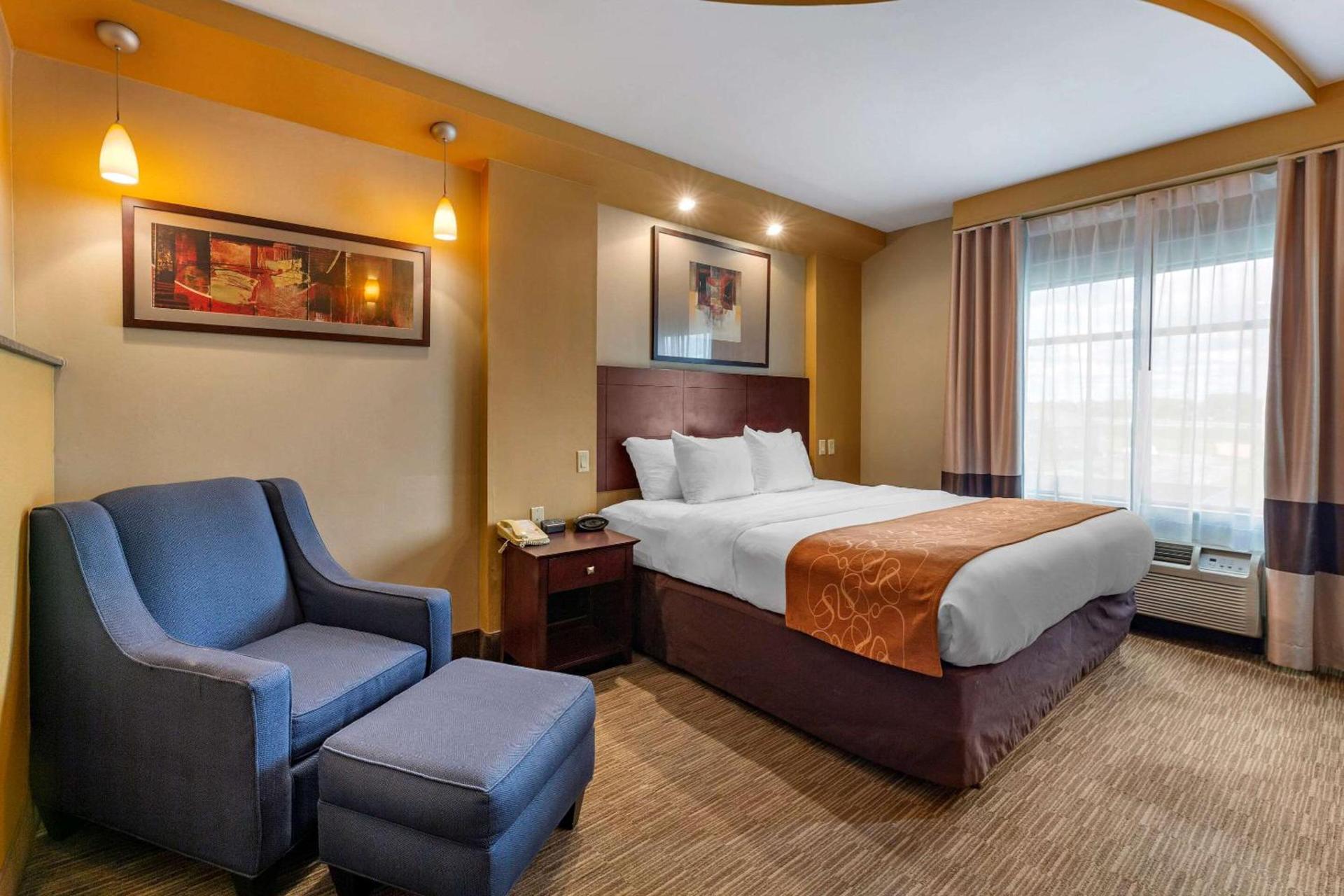 Comfort Suites Perrysburg - Toledo South photo 17