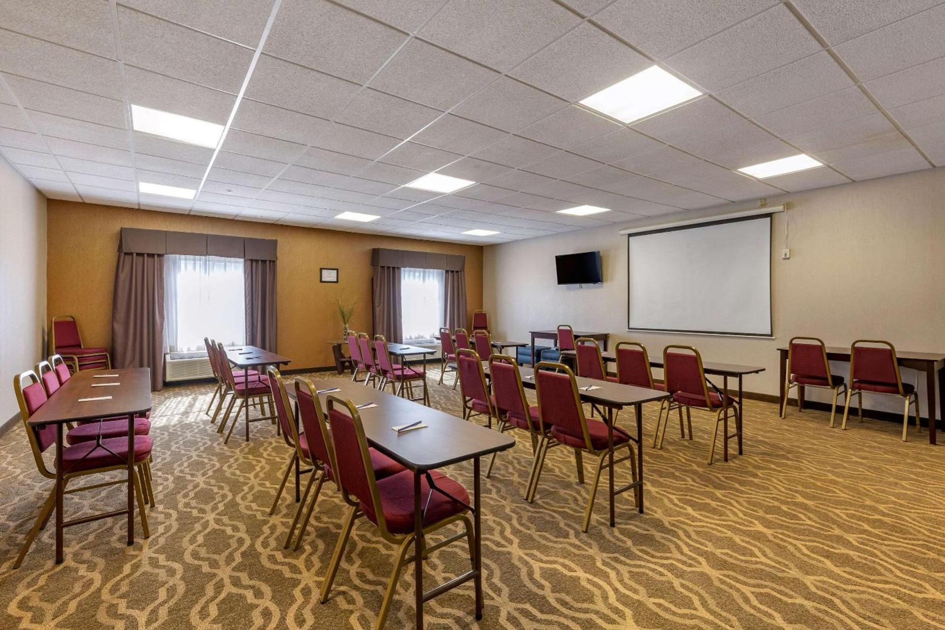 Comfort Suites Perrysburg - Toledo South photo 27