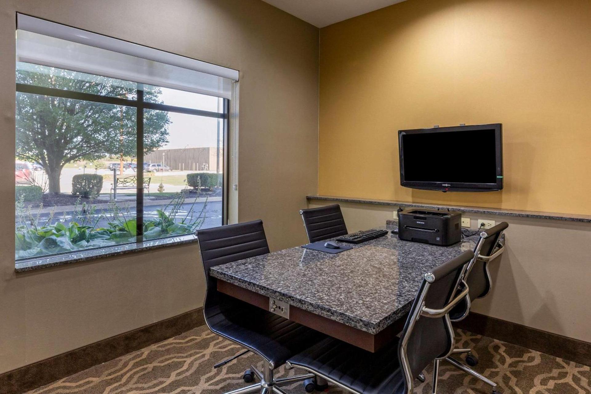 Comfort Suites Perrysburg - Toledo South photo 26