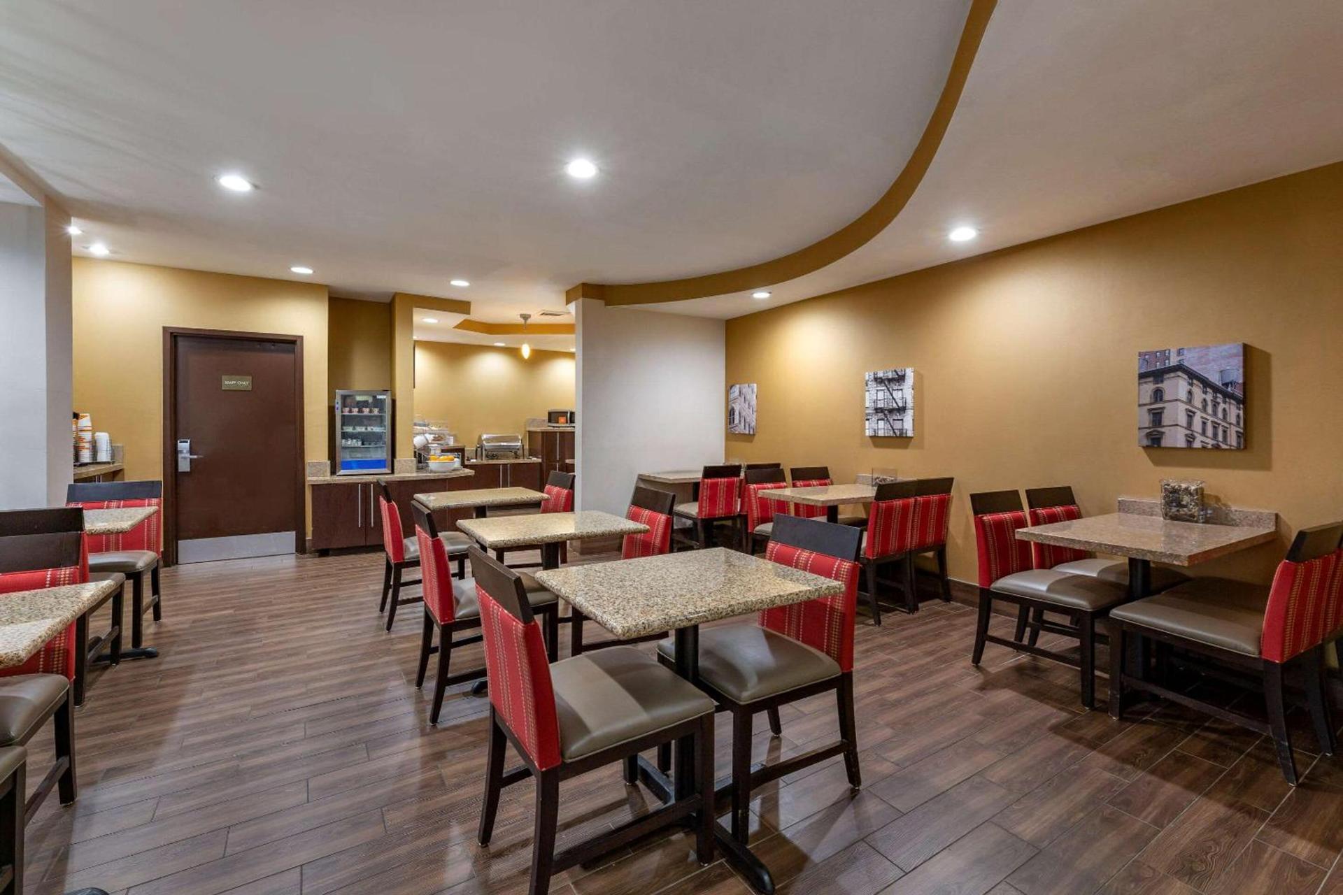 Comfort Suites Perrysburg - Toledo South photo 28