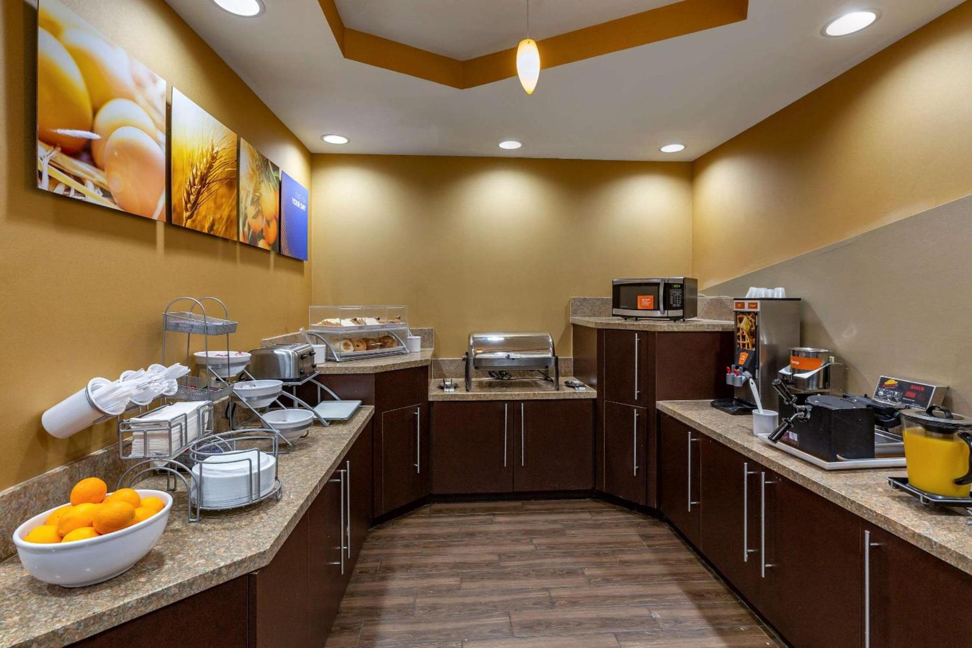 Comfort Suites Perrysburg - Toledo South photo 29