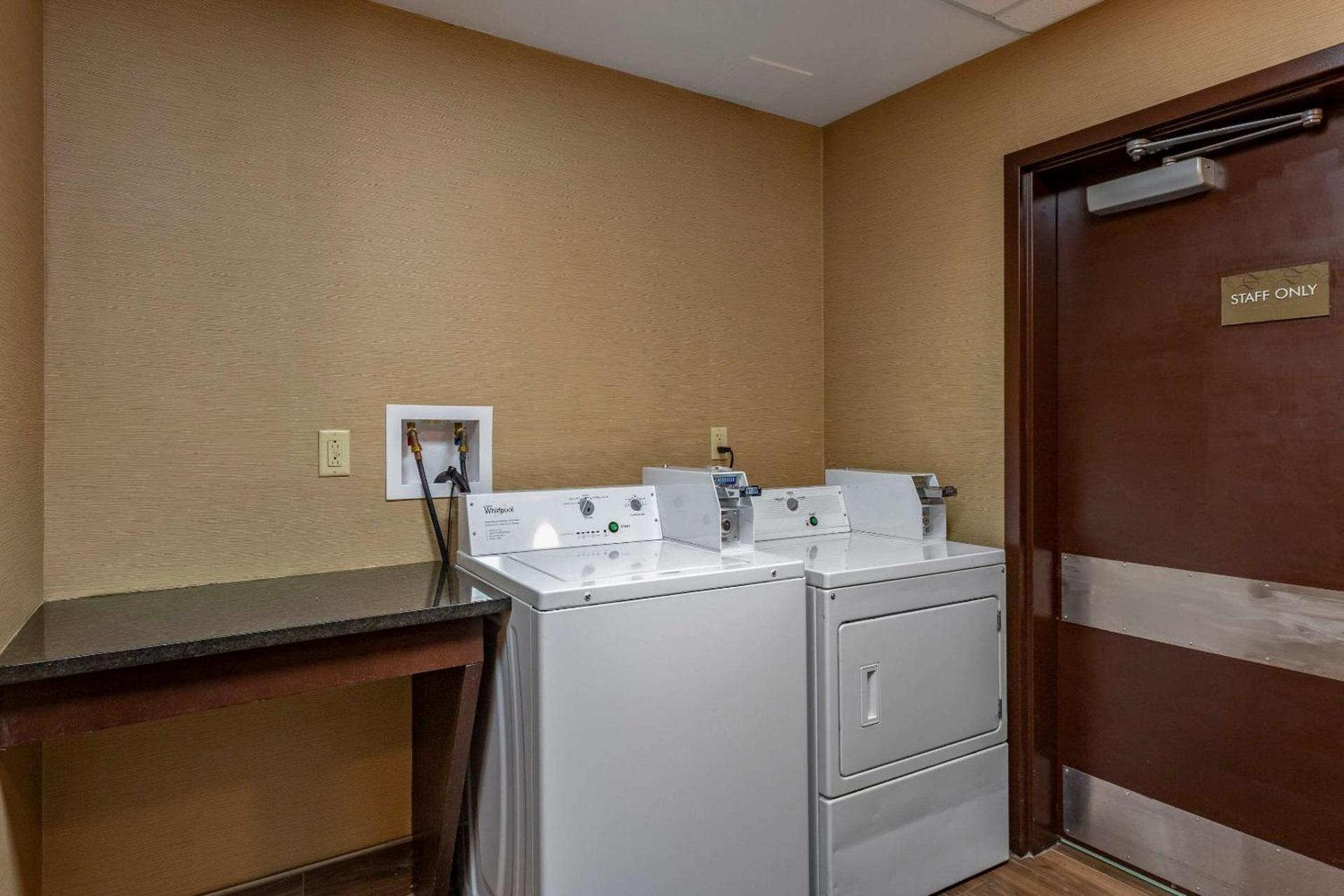 Comfort Suites Perrysburg - Toledo South photo 31