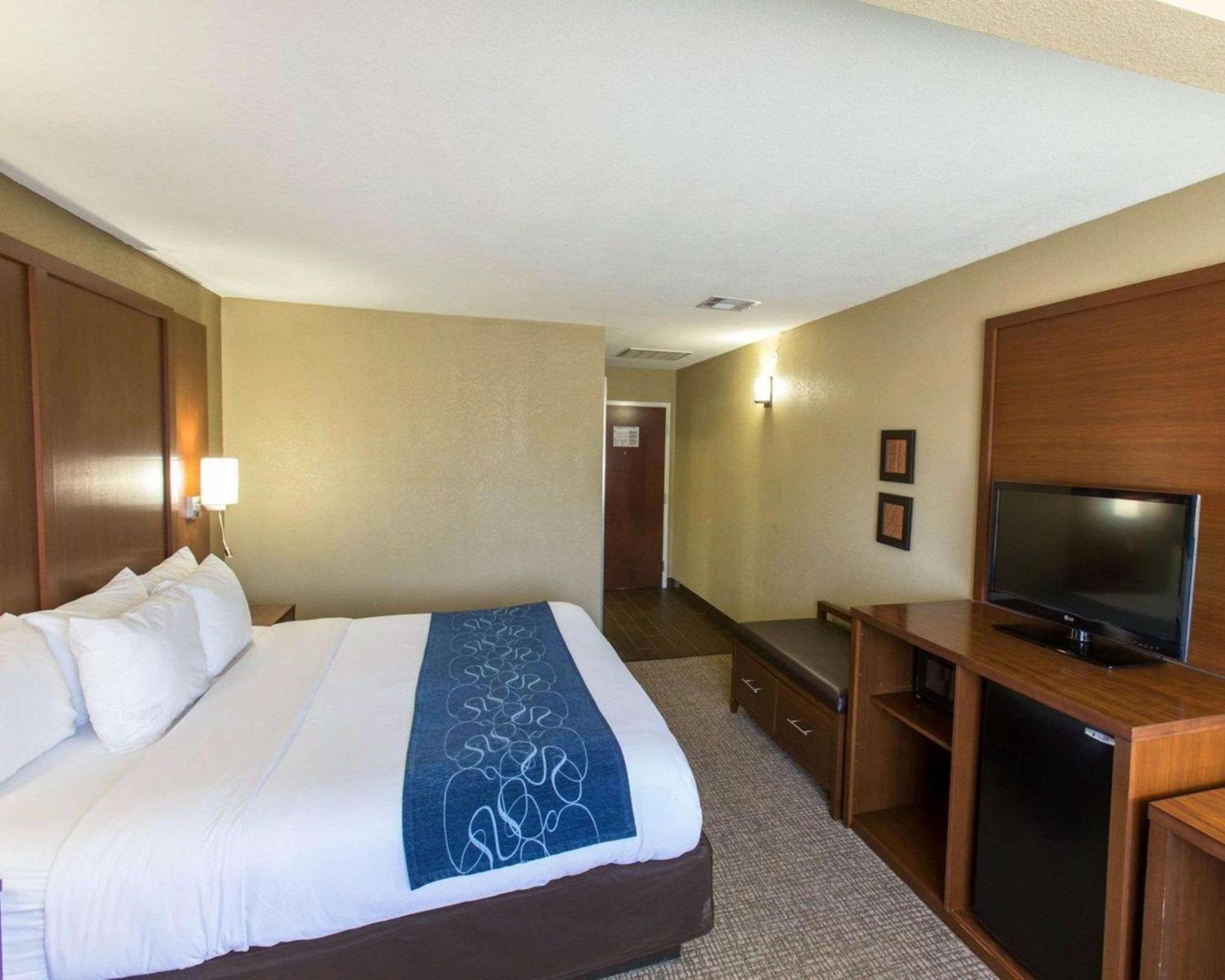 Comfort Suites Idabel photo 20
