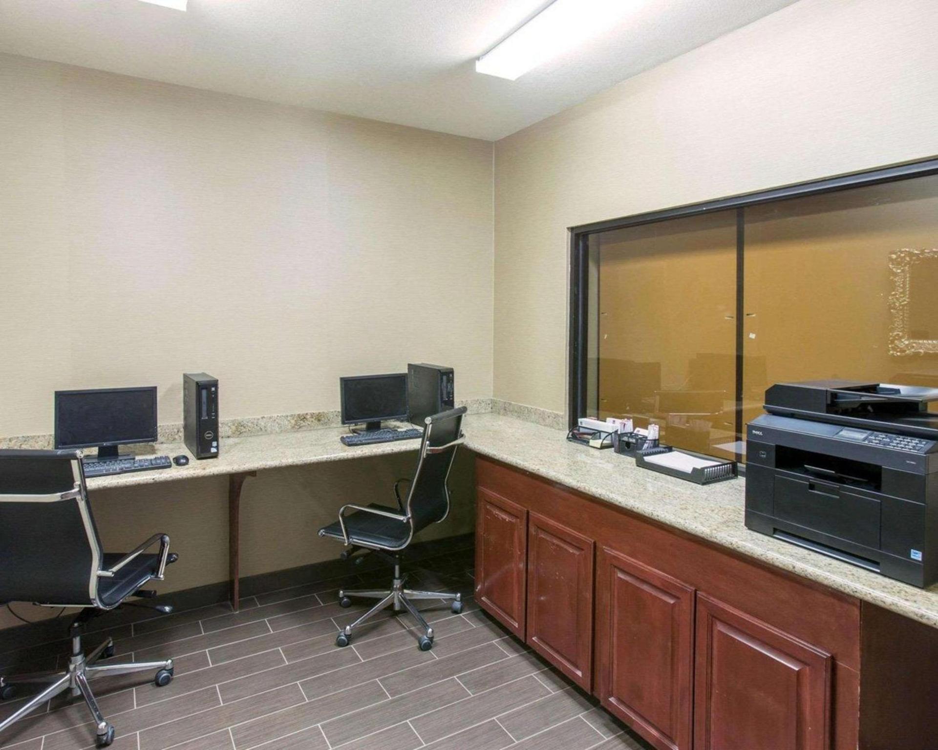 Comfort Suites Idabel photo 27