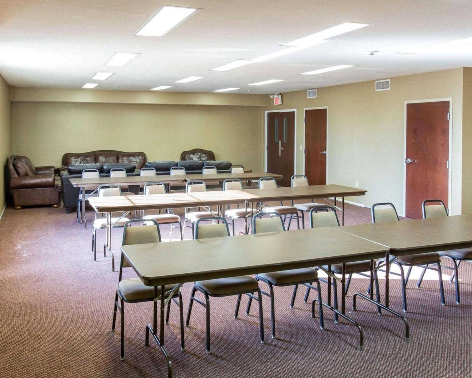 Comfort Suites Idabel photo 29
