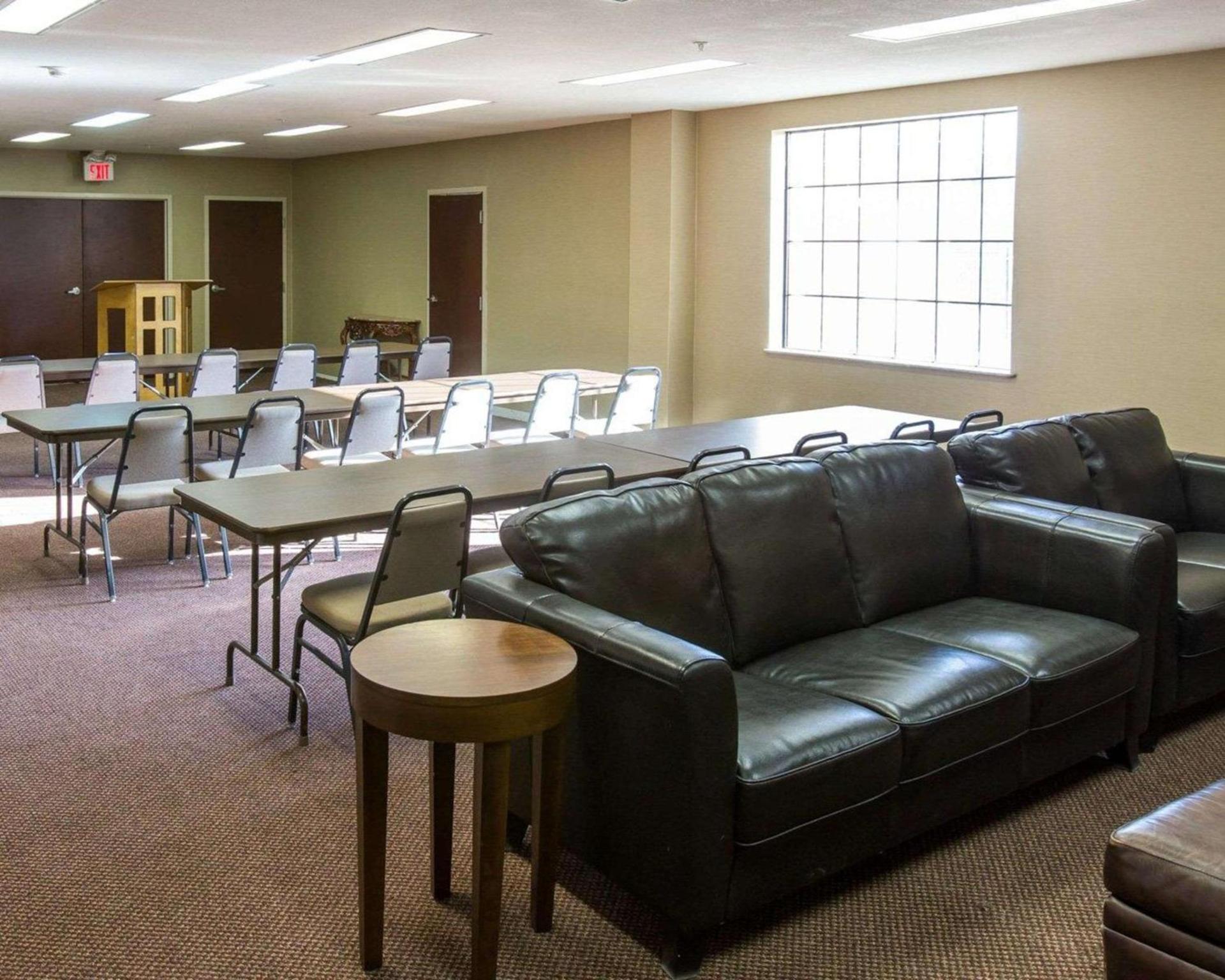 Comfort Suites Idabel photo 30