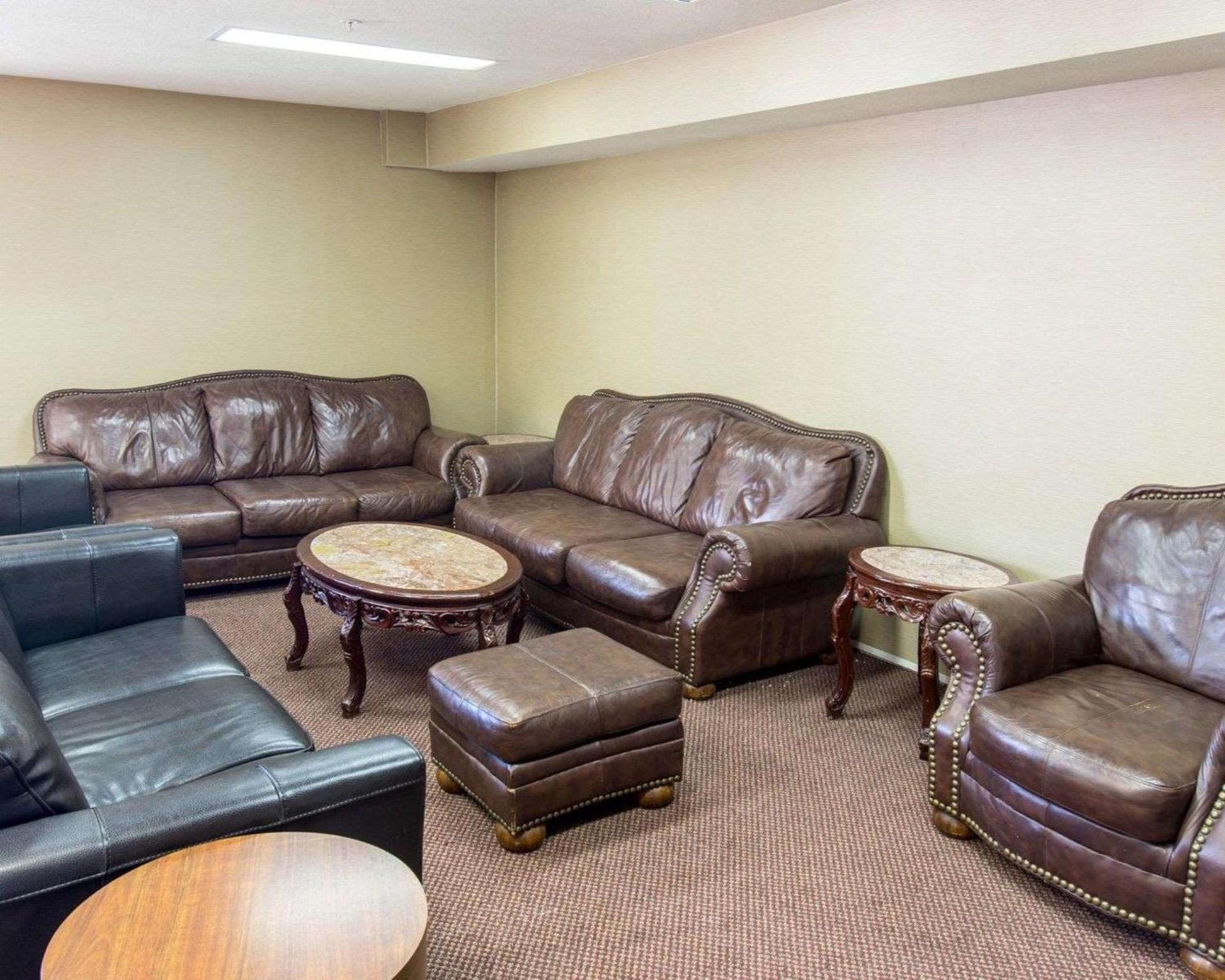 Comfort Suites Idabel photo 31