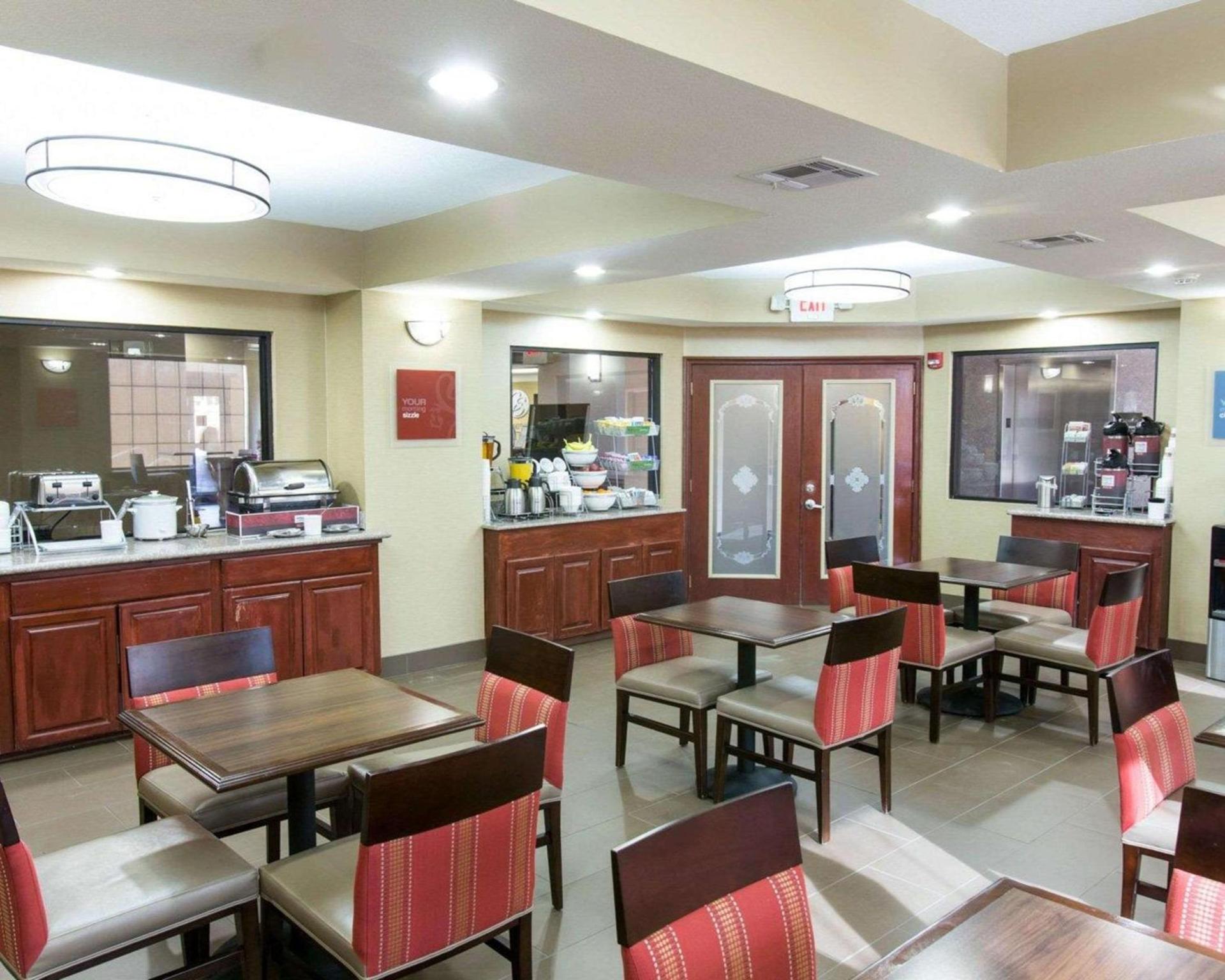 Comfort Suites Idabel photo 32