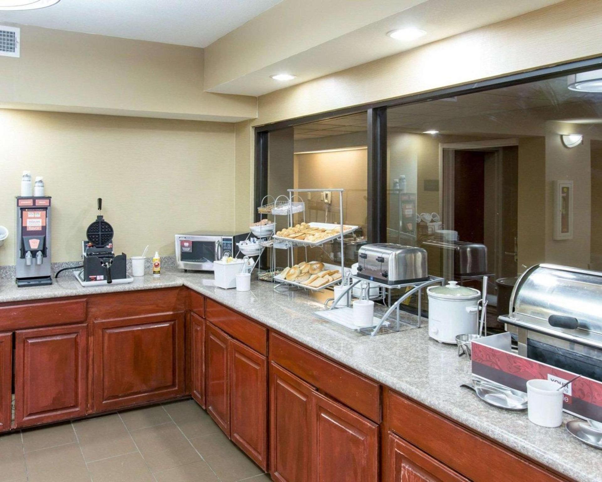 Comfort Suites Idabel photo 35