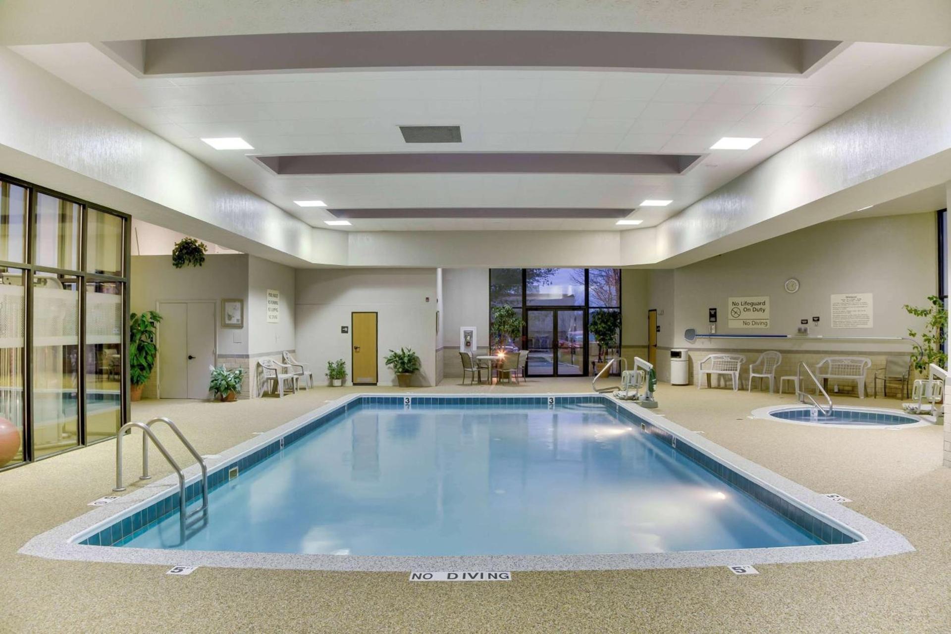 Wingate by Wyndham Cranberry photo 3