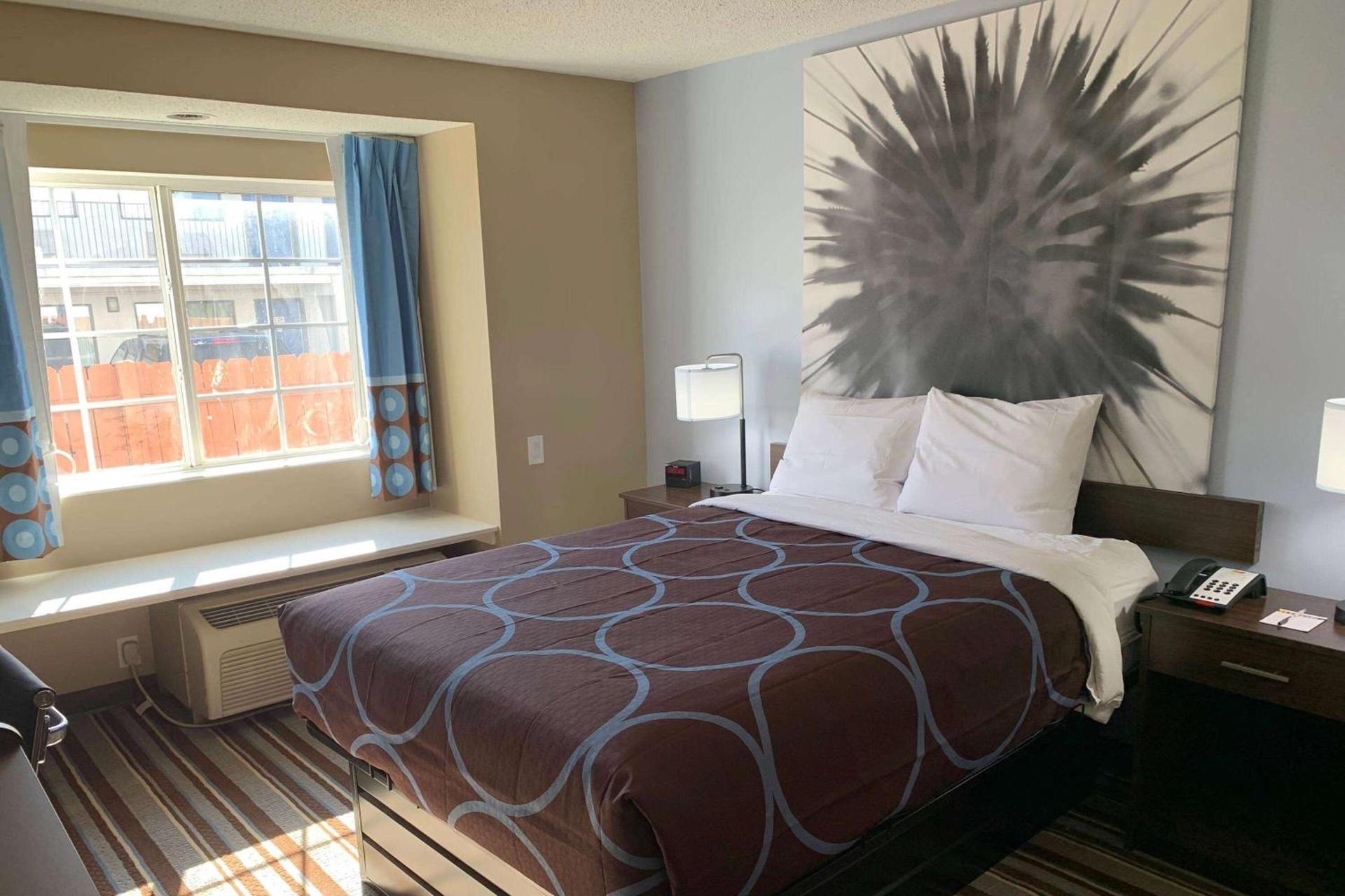 Super 8 by Wyndham Joliet photo 6