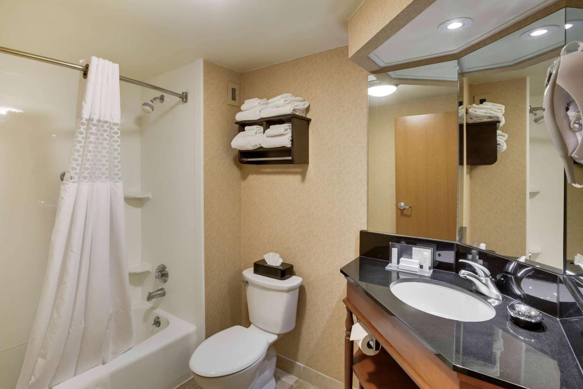 Wingate by Wyndham Cranberry photo 15