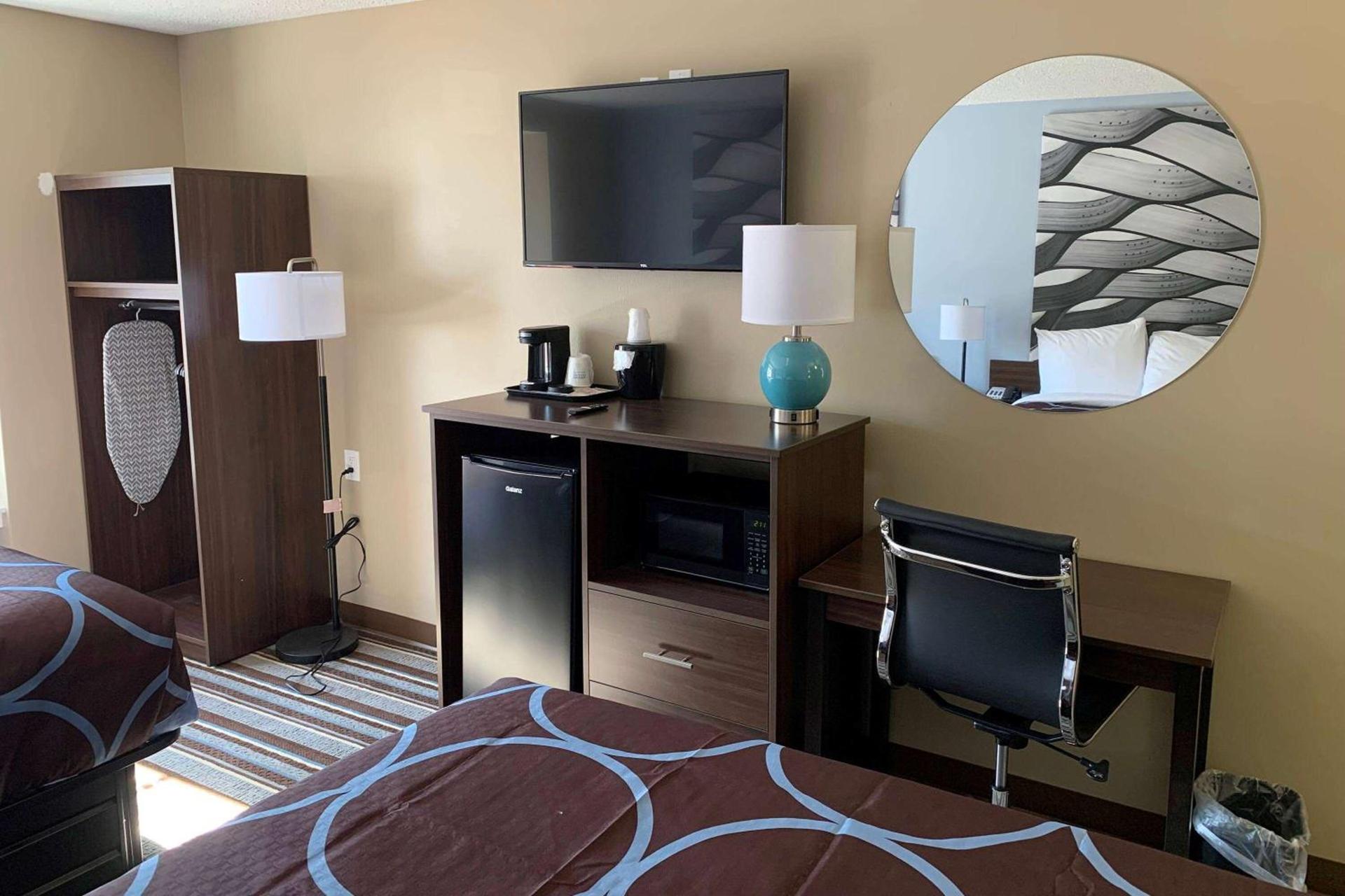 Super 8 by Wyndham Joliet photo 8