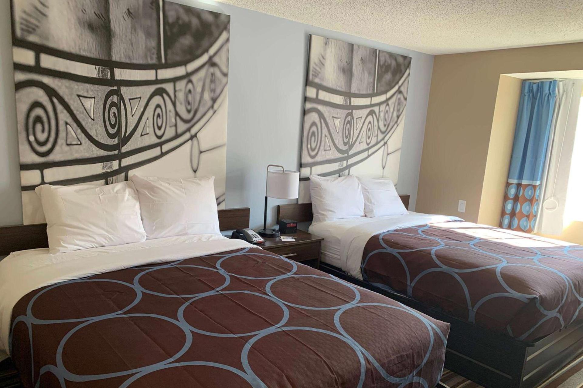 Super 8 by Wyndham Joliet photo 10