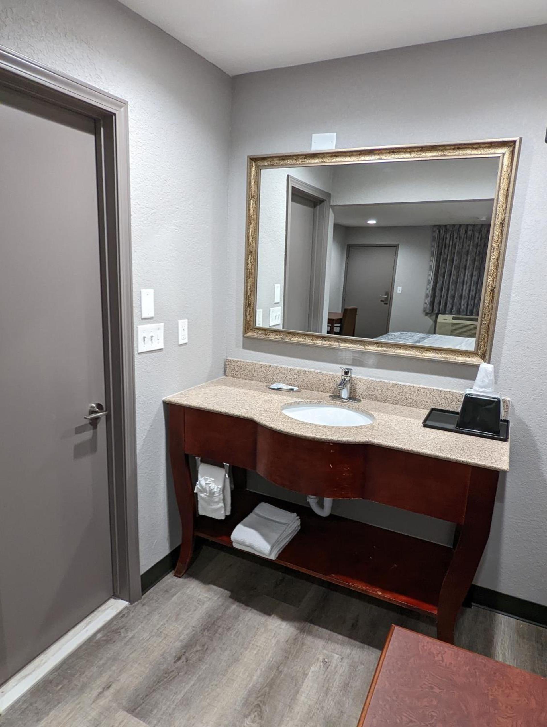 OKC Hotel photo 31