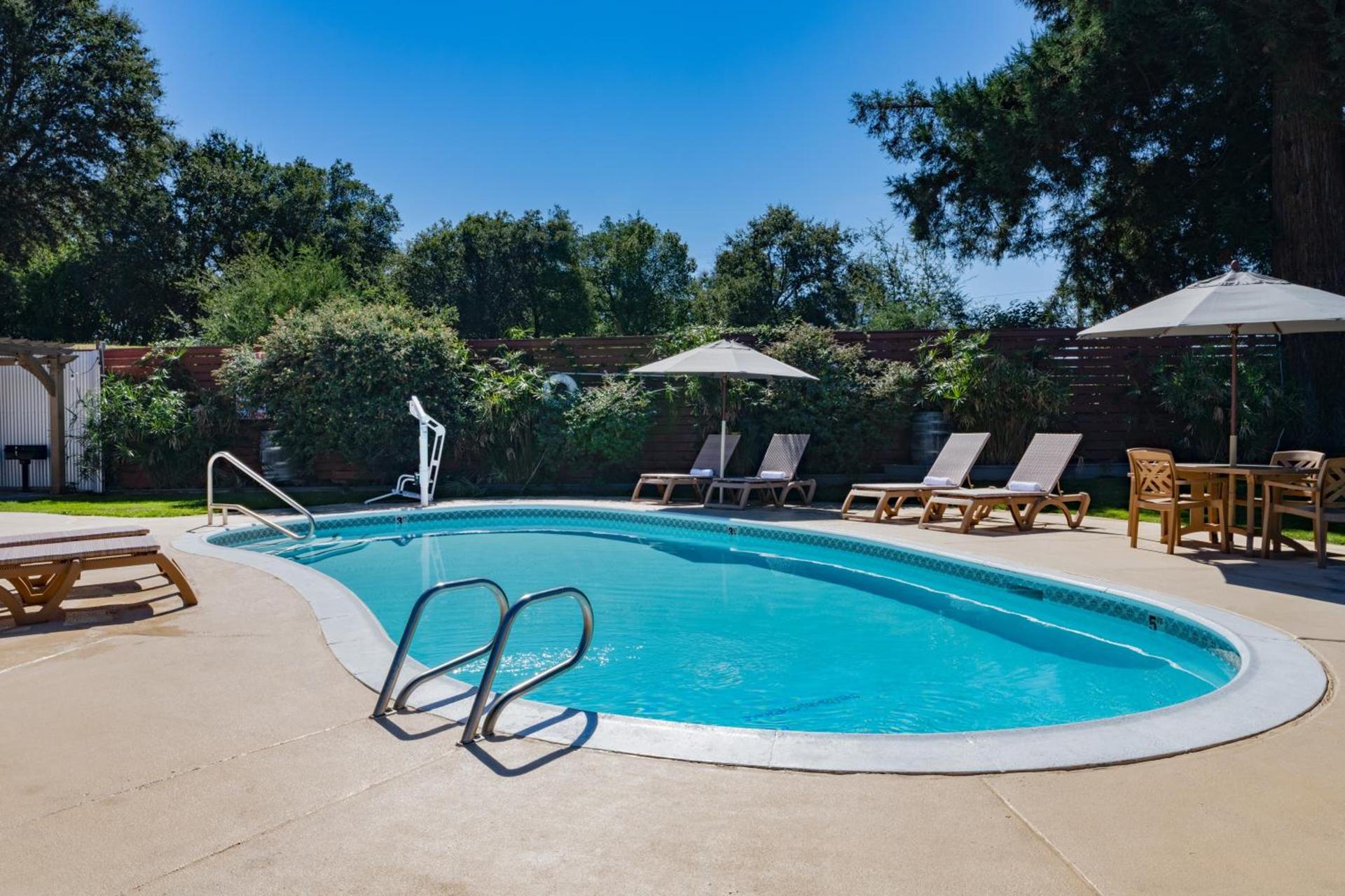 The Orchard Hotel Ukiah Wine Country Free Breakfast, Pool, & Hot Tub photo 37