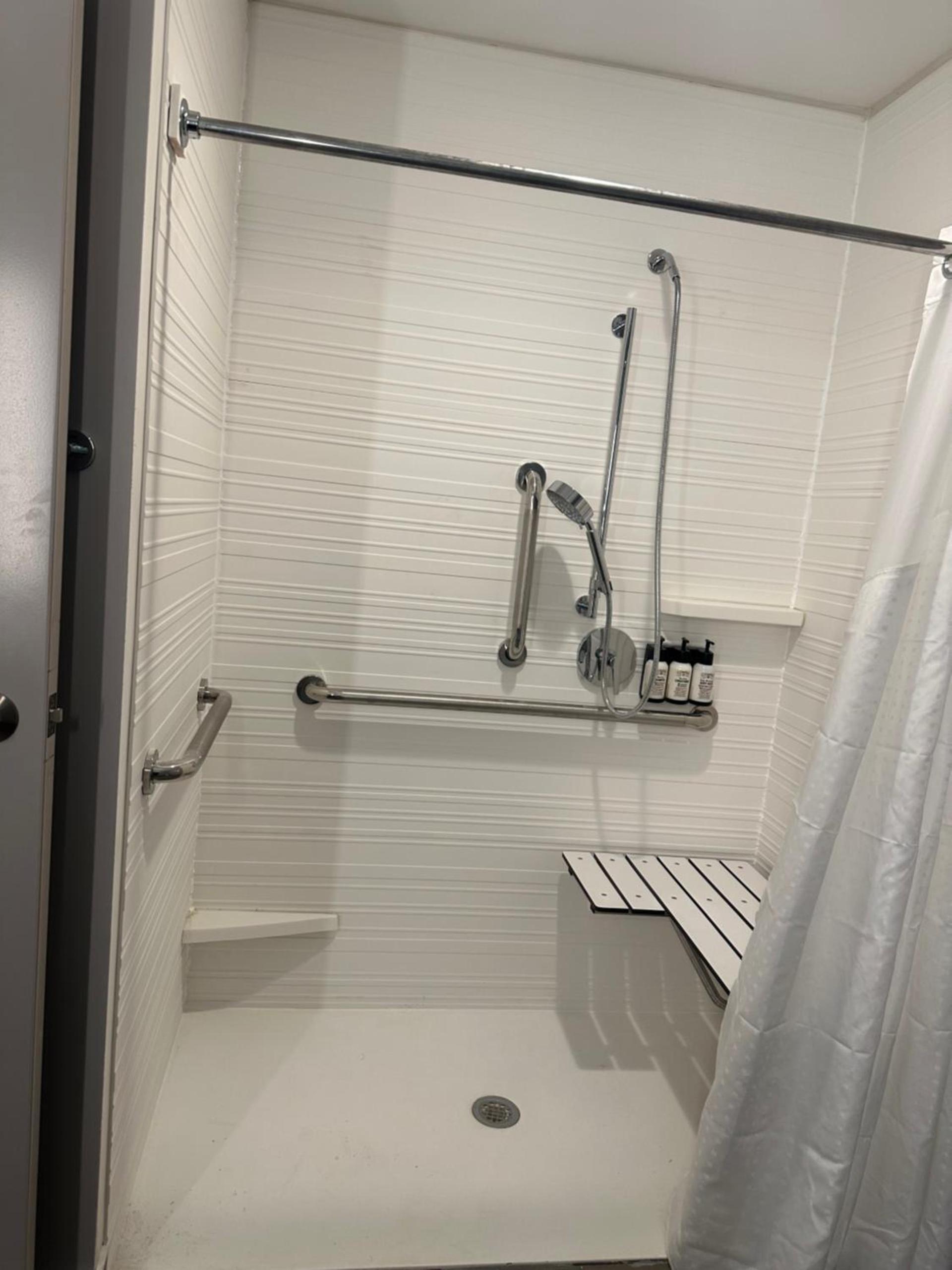 AVID Hotels - Fort Wayne North by IHG photo 27
