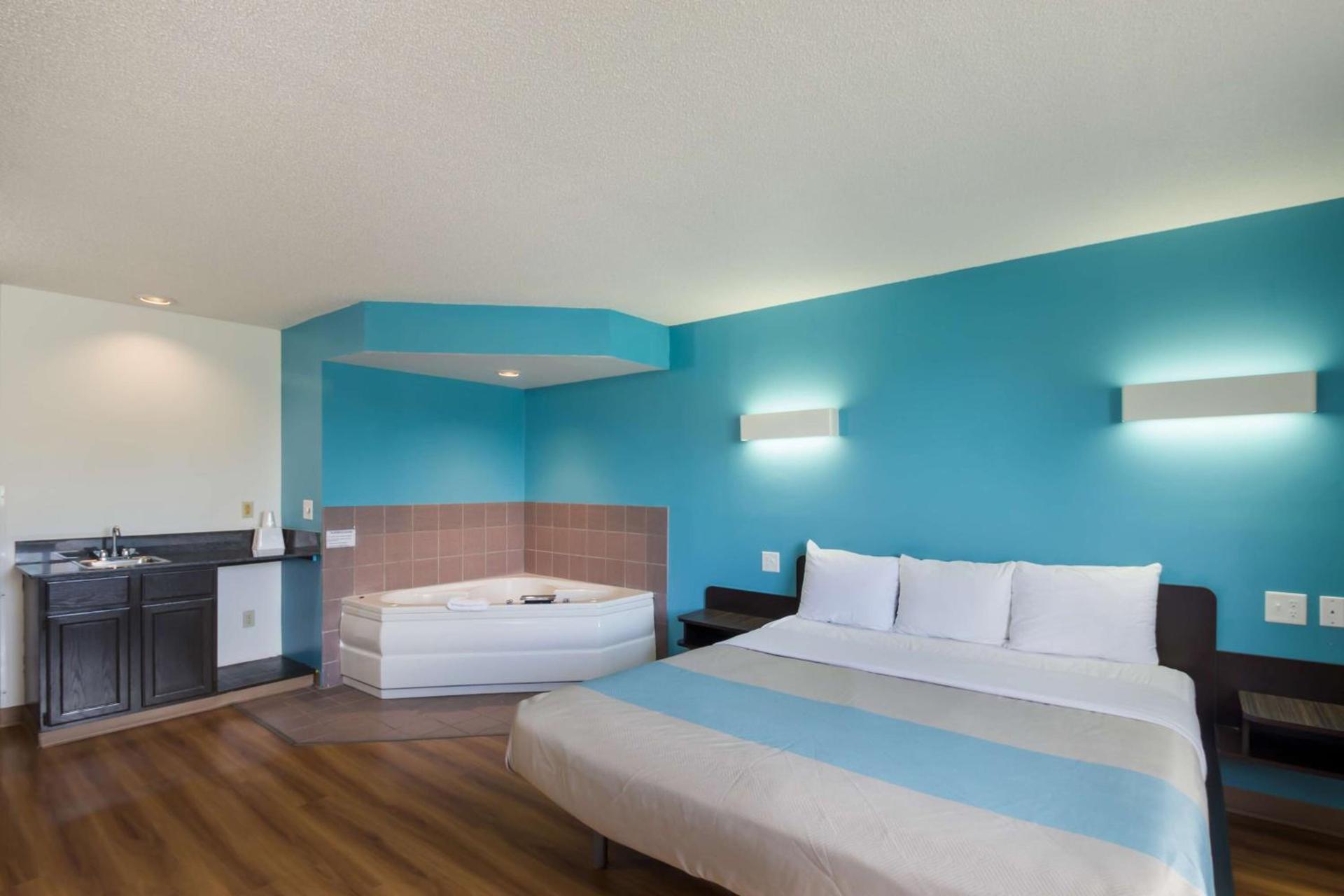 Motel 6-Rothschild, WI photo 5